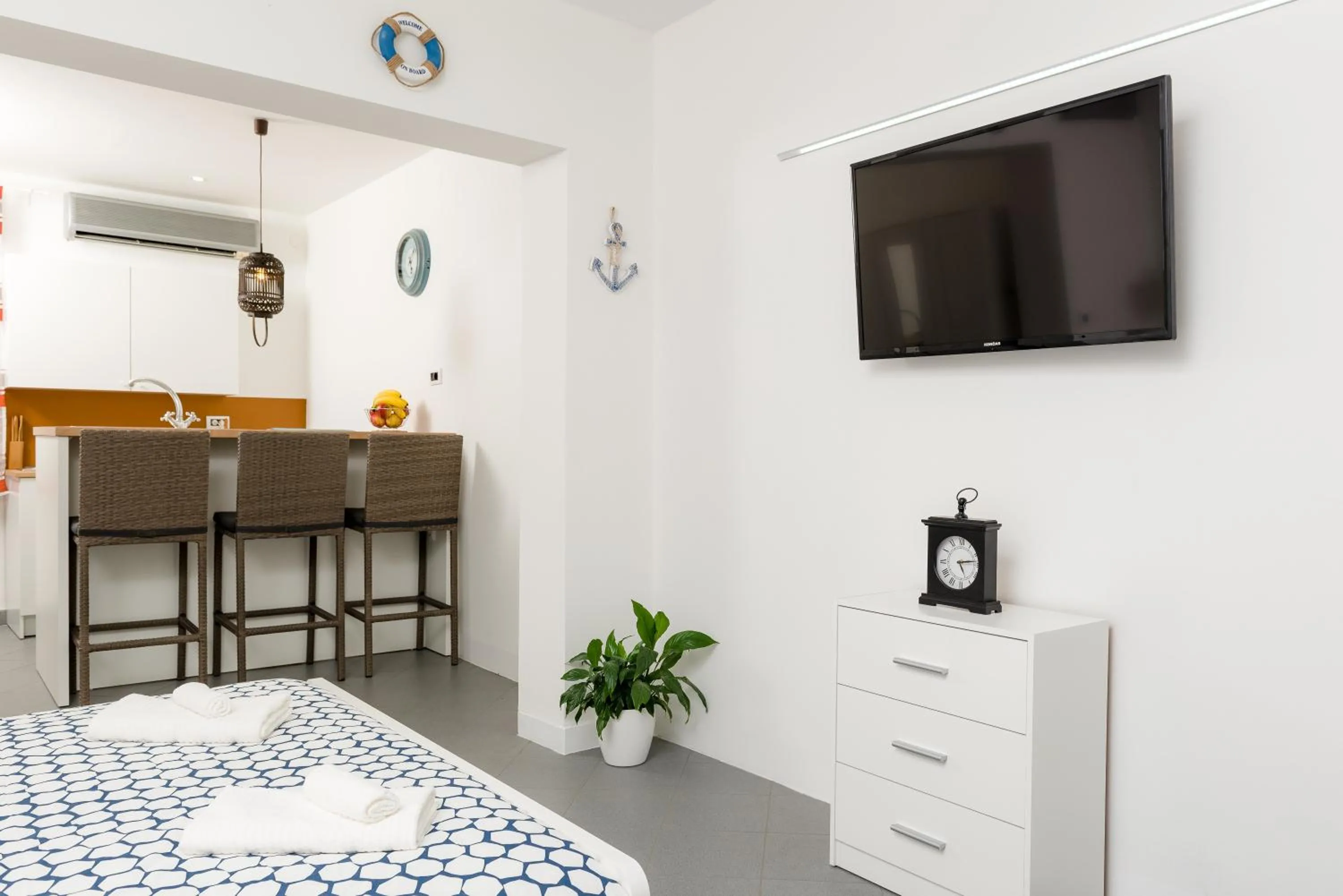 TV and multimedia, Bed in Studio apartment Sesula
