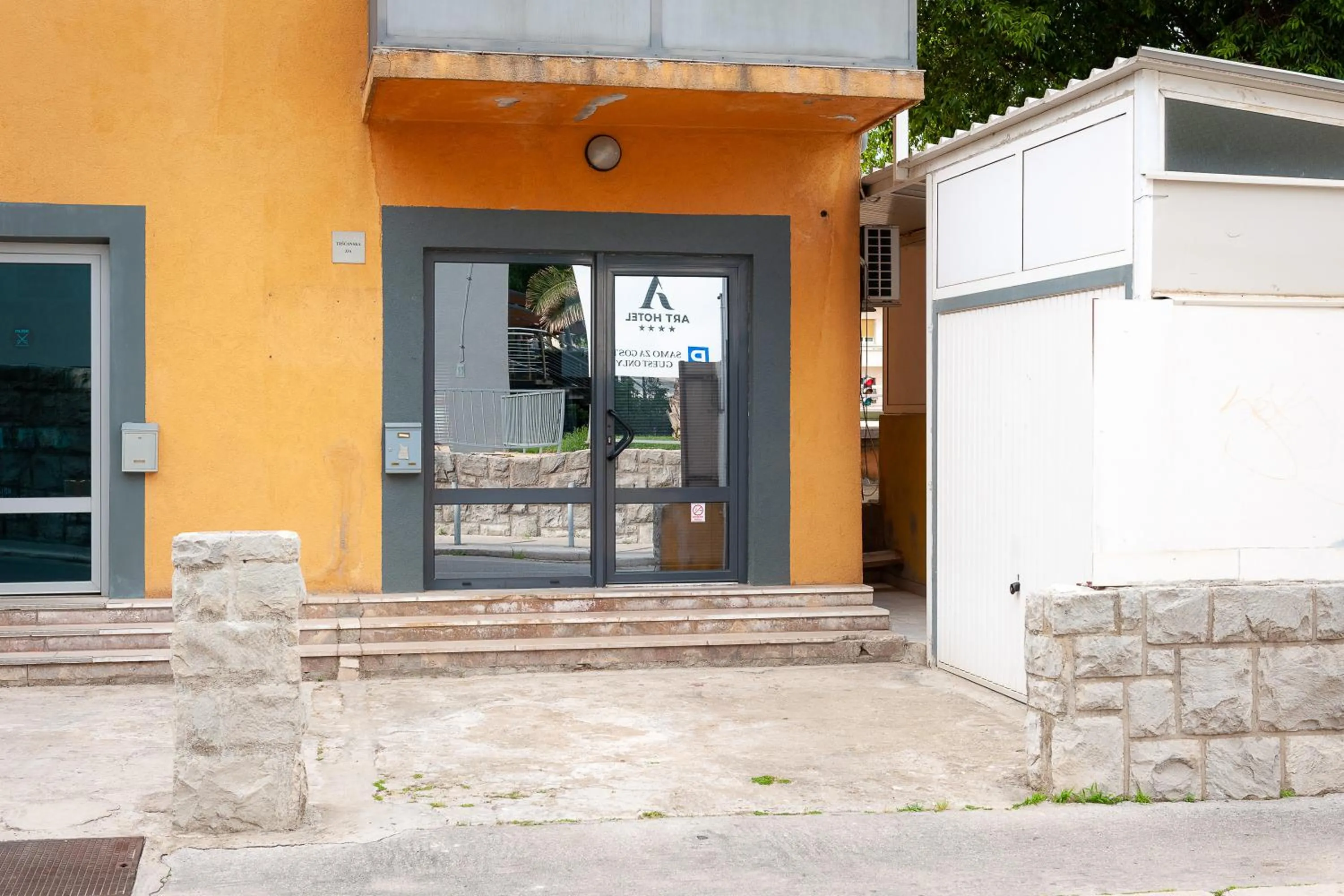 Facade/entrance in Studio apartment Sesula