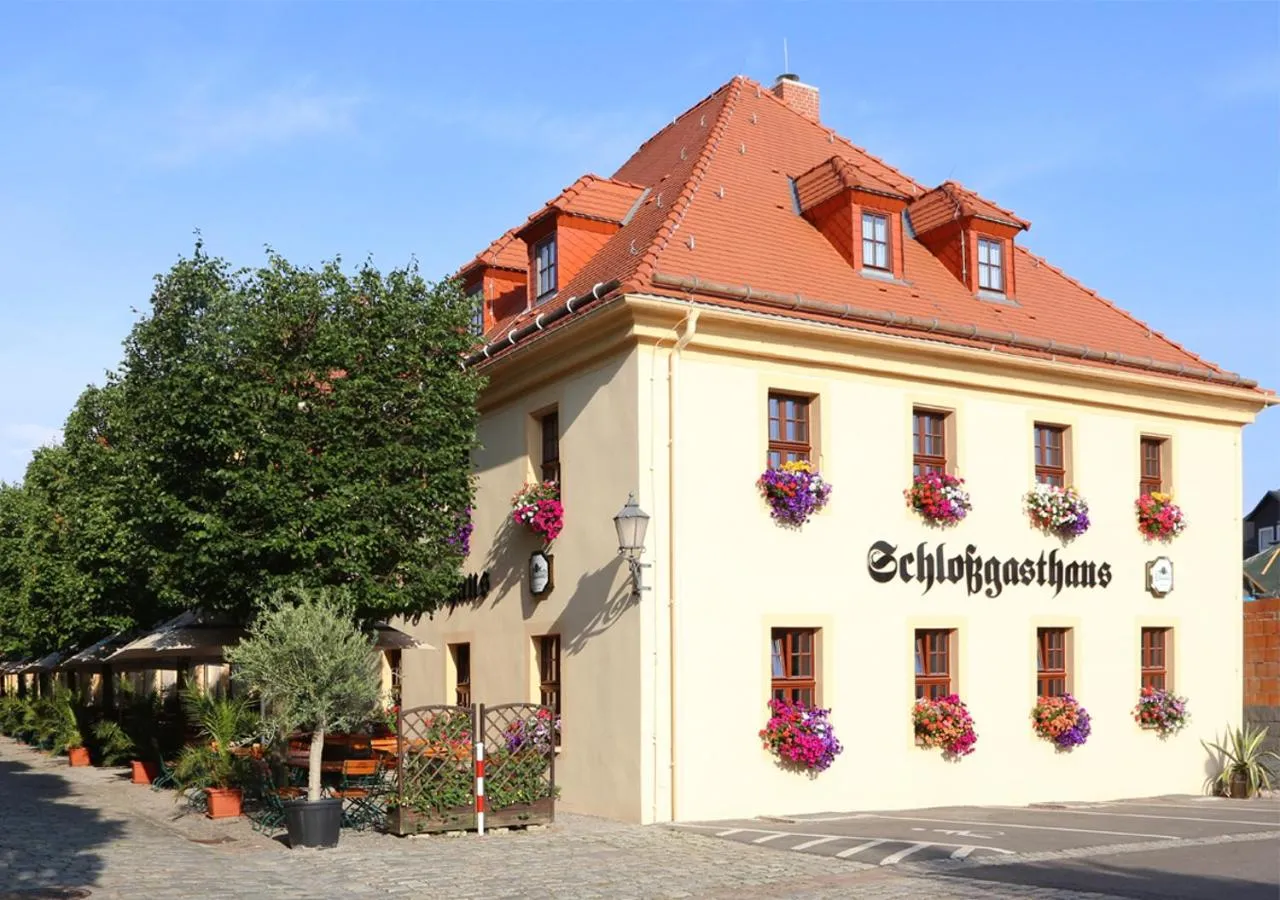 Facade/entrance in Schlossgasthaus Lichtenwalde