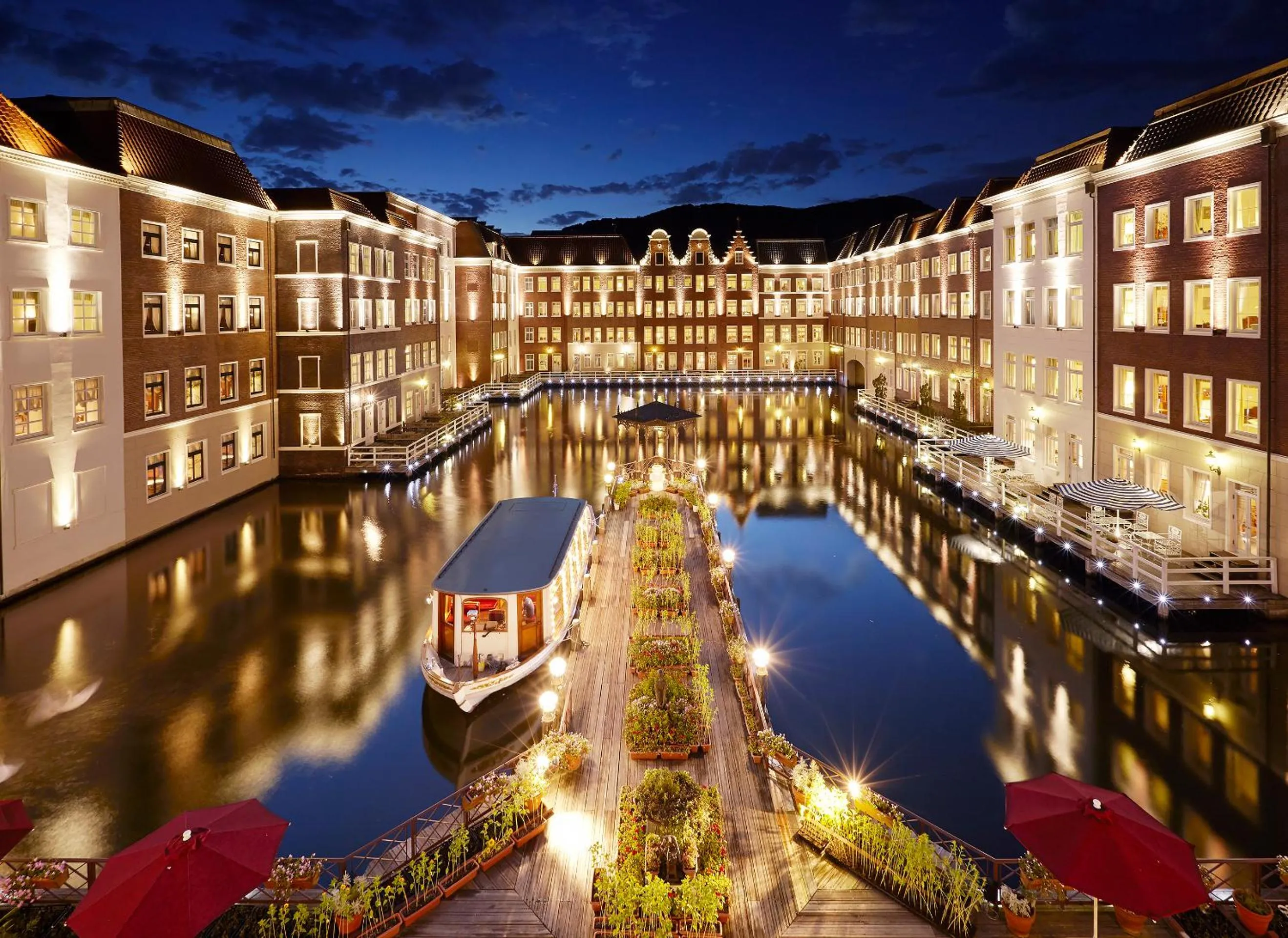 Property building in Hotel Europe Huis Ten Bosch