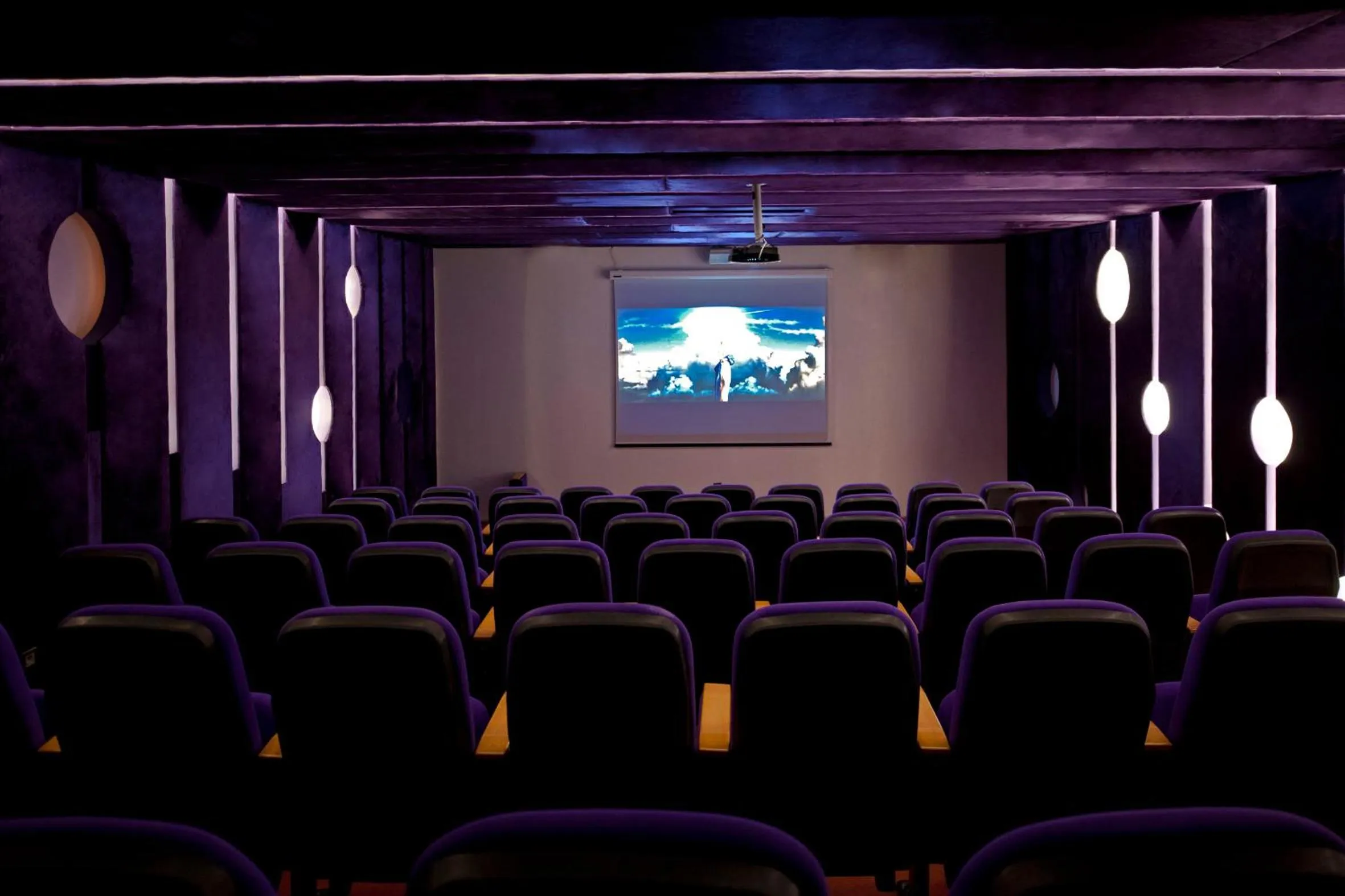 Business facilities in Delphin Imperial Lara