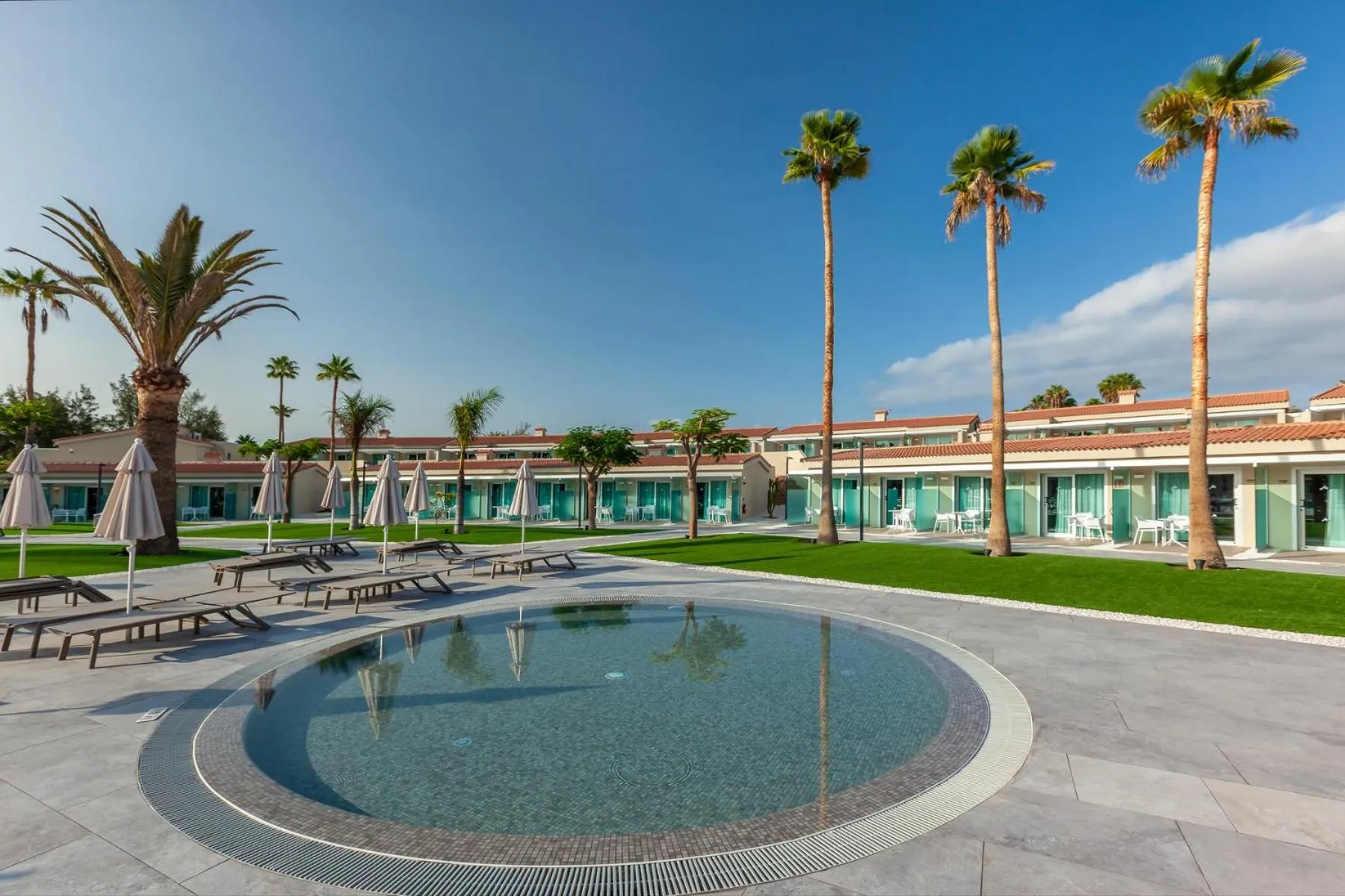 Swimming pool in Kumara Serenoa By Lopesan Hotels