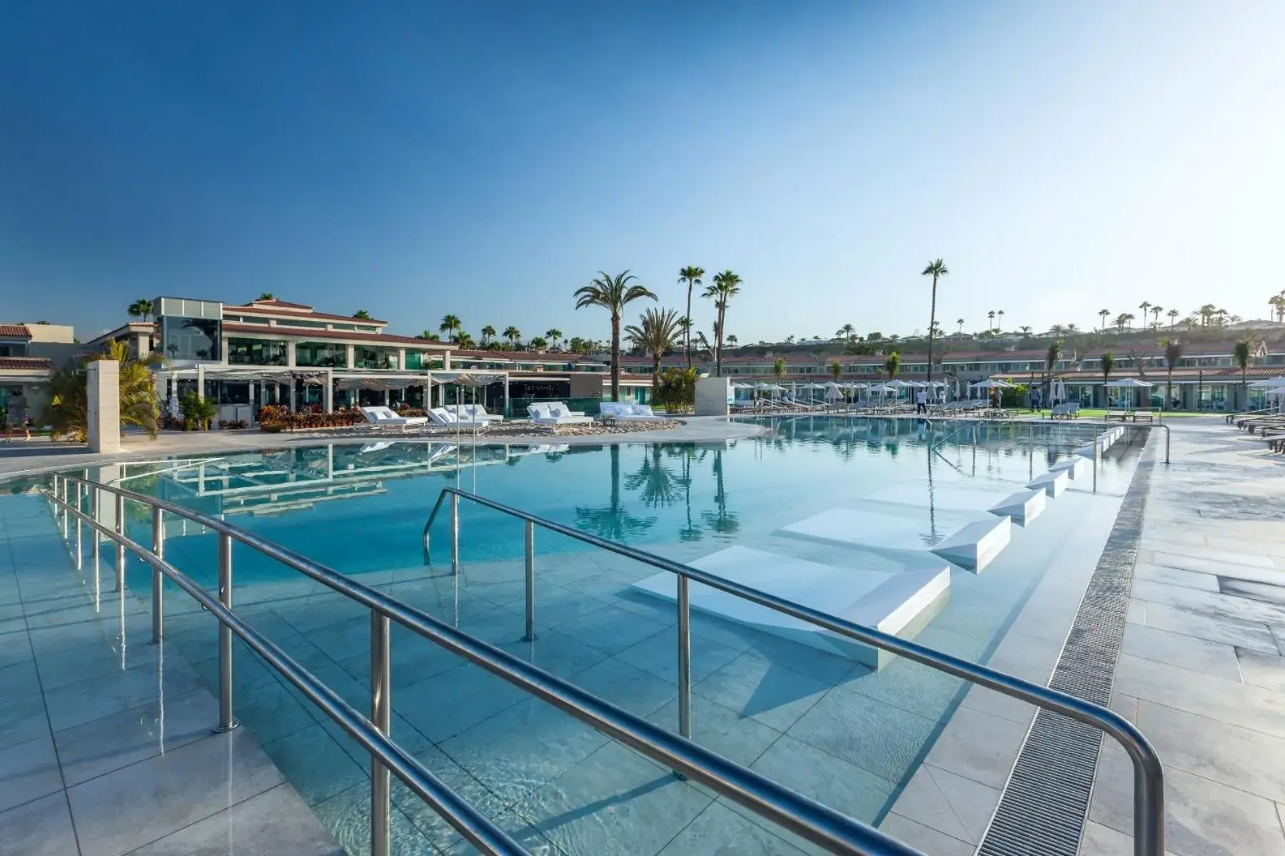 Swimming pool in Kumara Serenoa By Lopesan Hotels Swimming pool in Kumara Serenoa By Lopesan Hotels