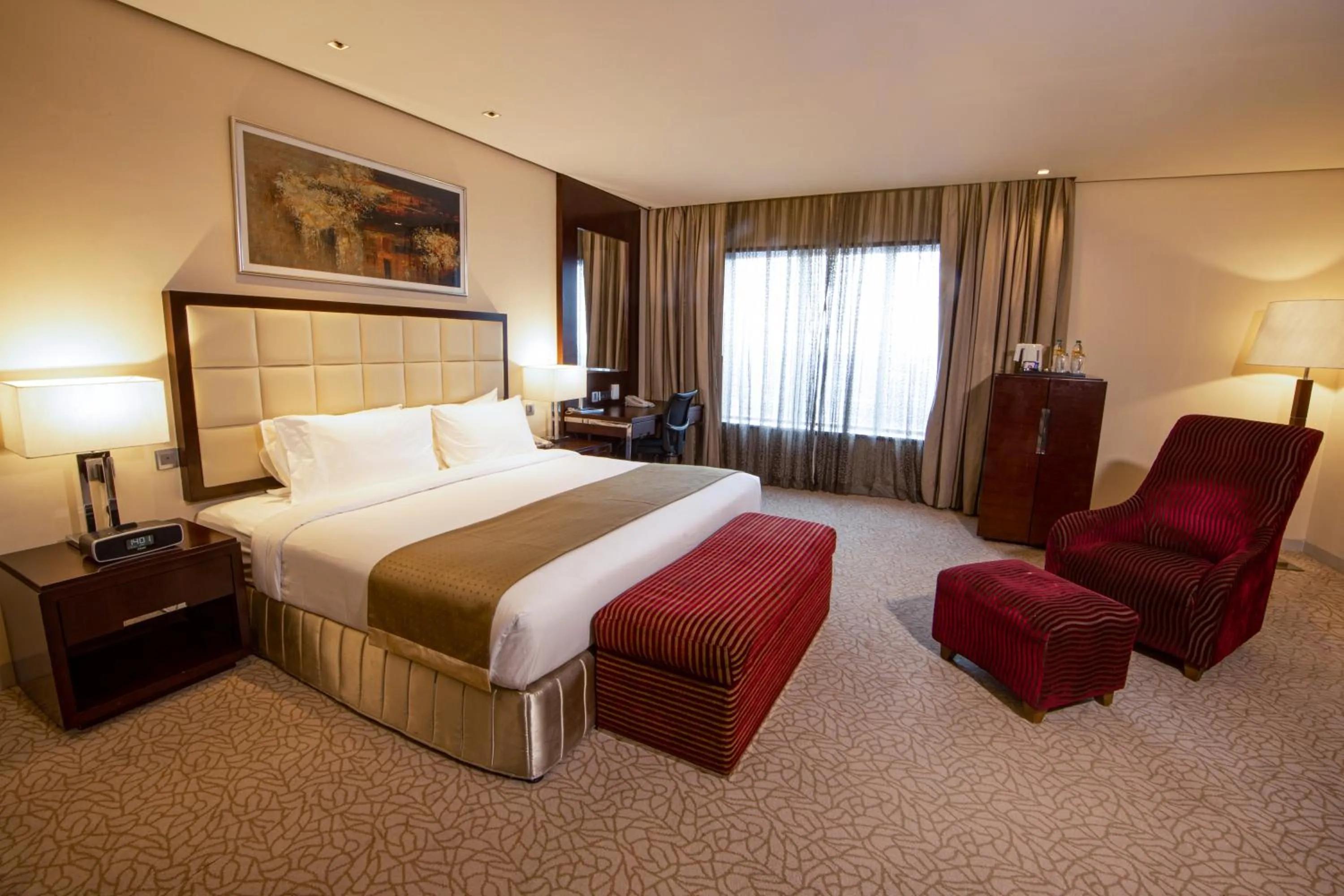 Premium King Room with 25% Discount on F&B,15% Discount on SPA, 20% Discount on Laundry, 20% Discount on Airport transfers. in Holiday Inn Cochin by IHG