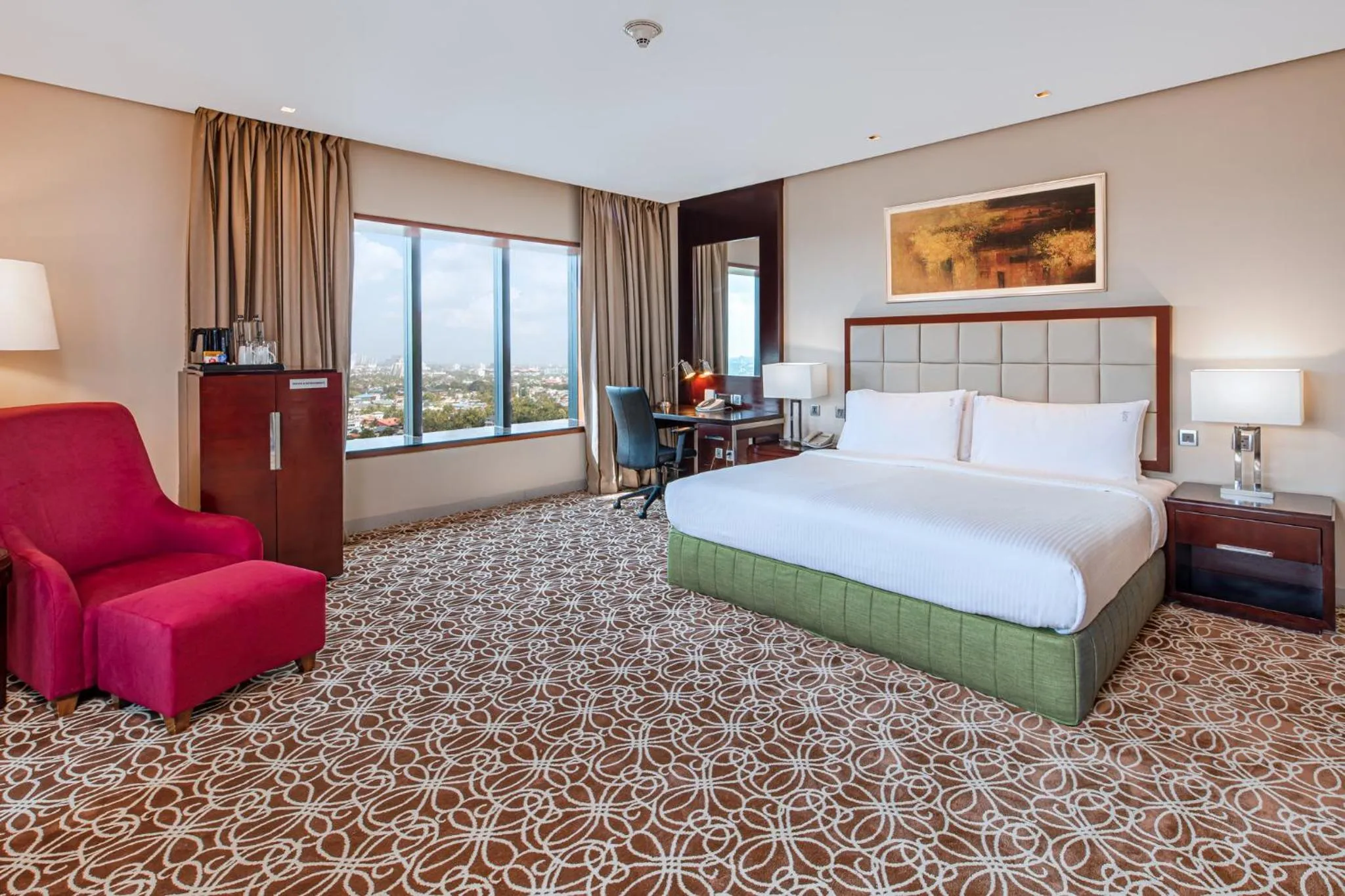 Photo of the whole room, Bed in Holiday Inn Cochin by IHG