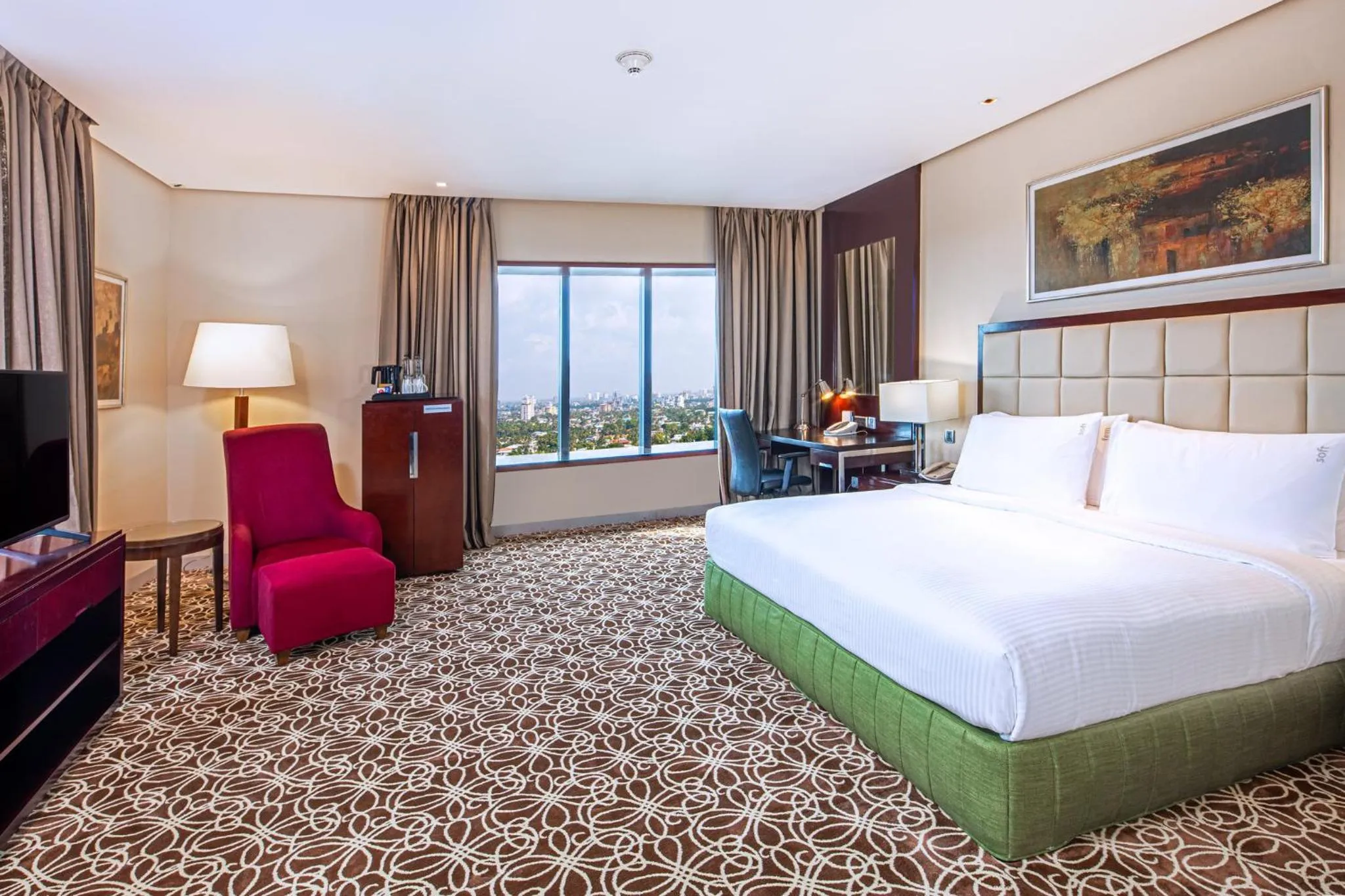 Photo of the whole room, Bed in Holiday Inn Cochin by IHG