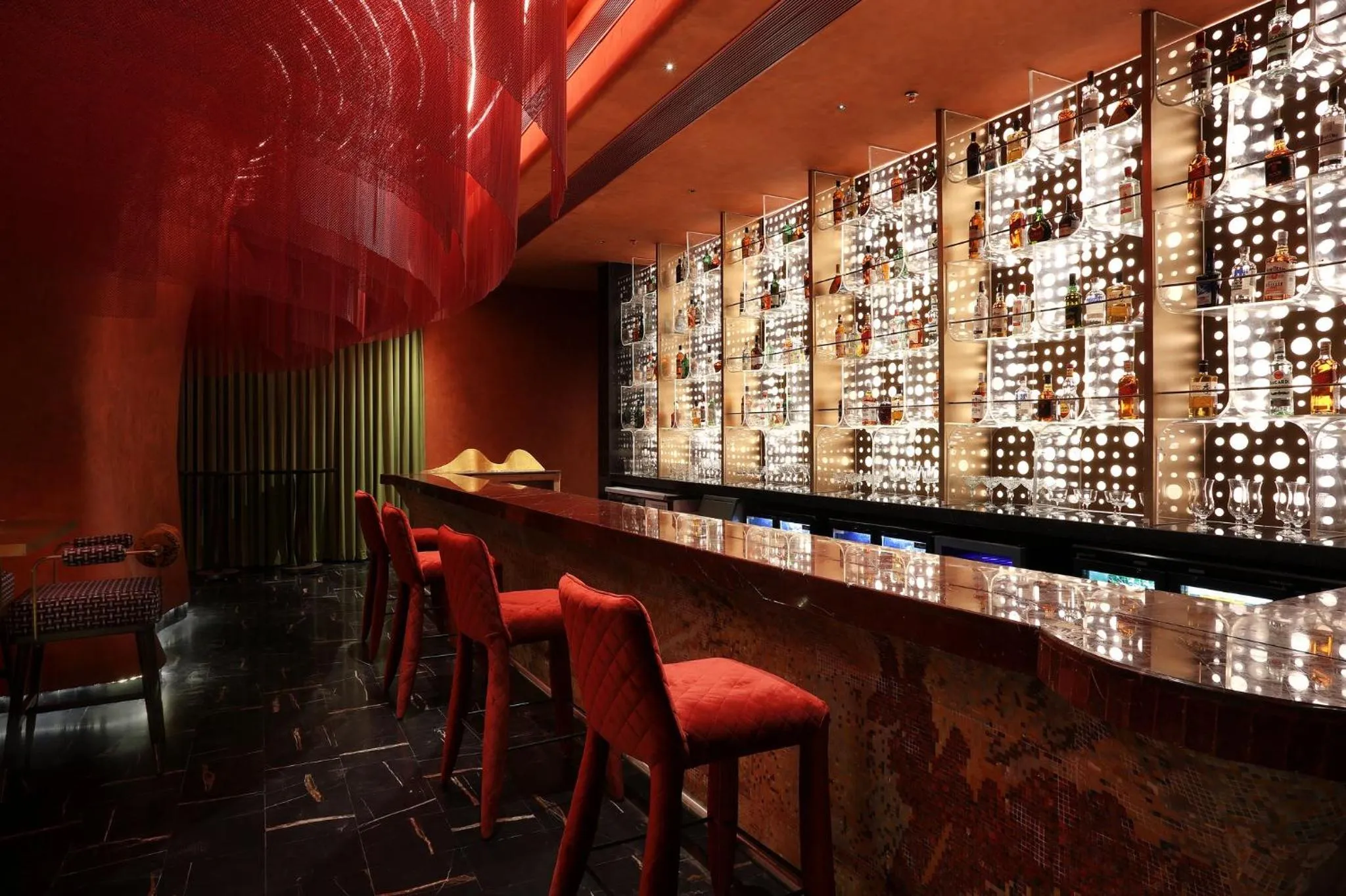 Lounge or bar in Holiday Inn Cochin by IHG