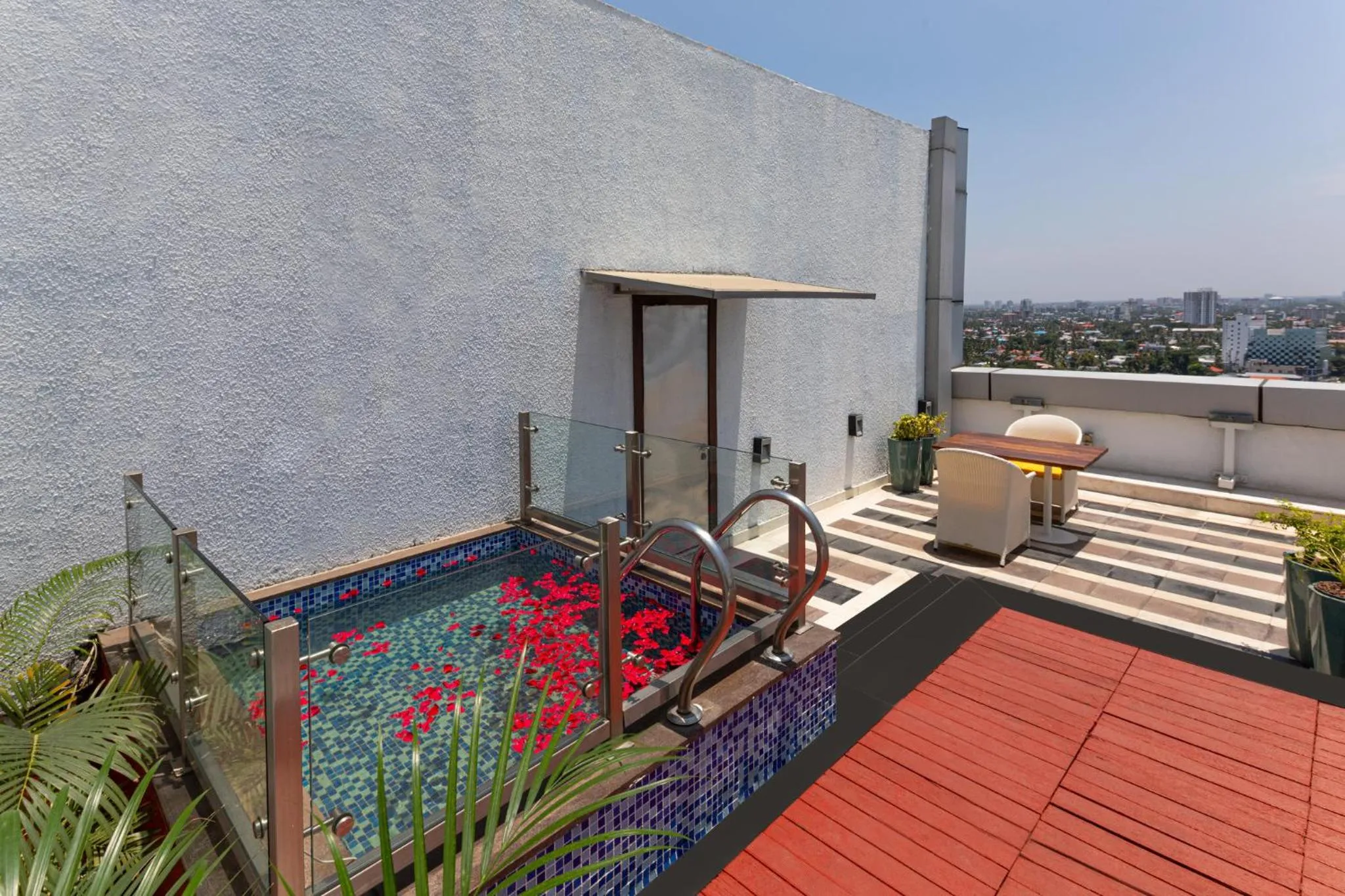 Bedroom in Holiday Inn Cochin by IHG