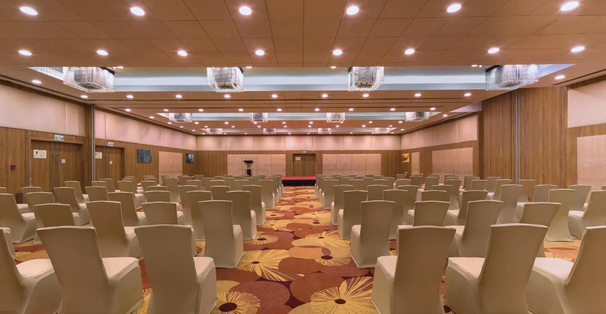Meeting/conference room in Holiday Inn Cochin by IHG