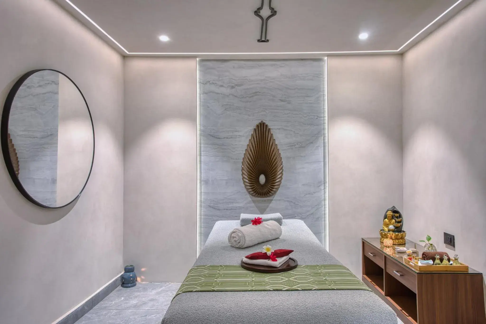 Spa and wellness centre/facilities, Bed in Holiday Inn Cochin by IHG Spa and wellness centre/facilities, Bed in Holiday Inn Cochin by IHG