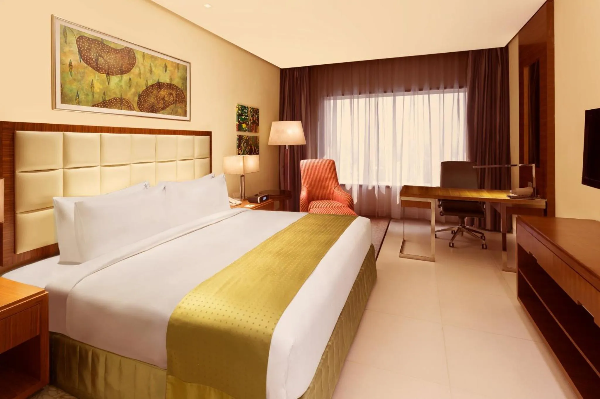 Photo of the whole room, Bed in Holiday Inn Cochin by IHG