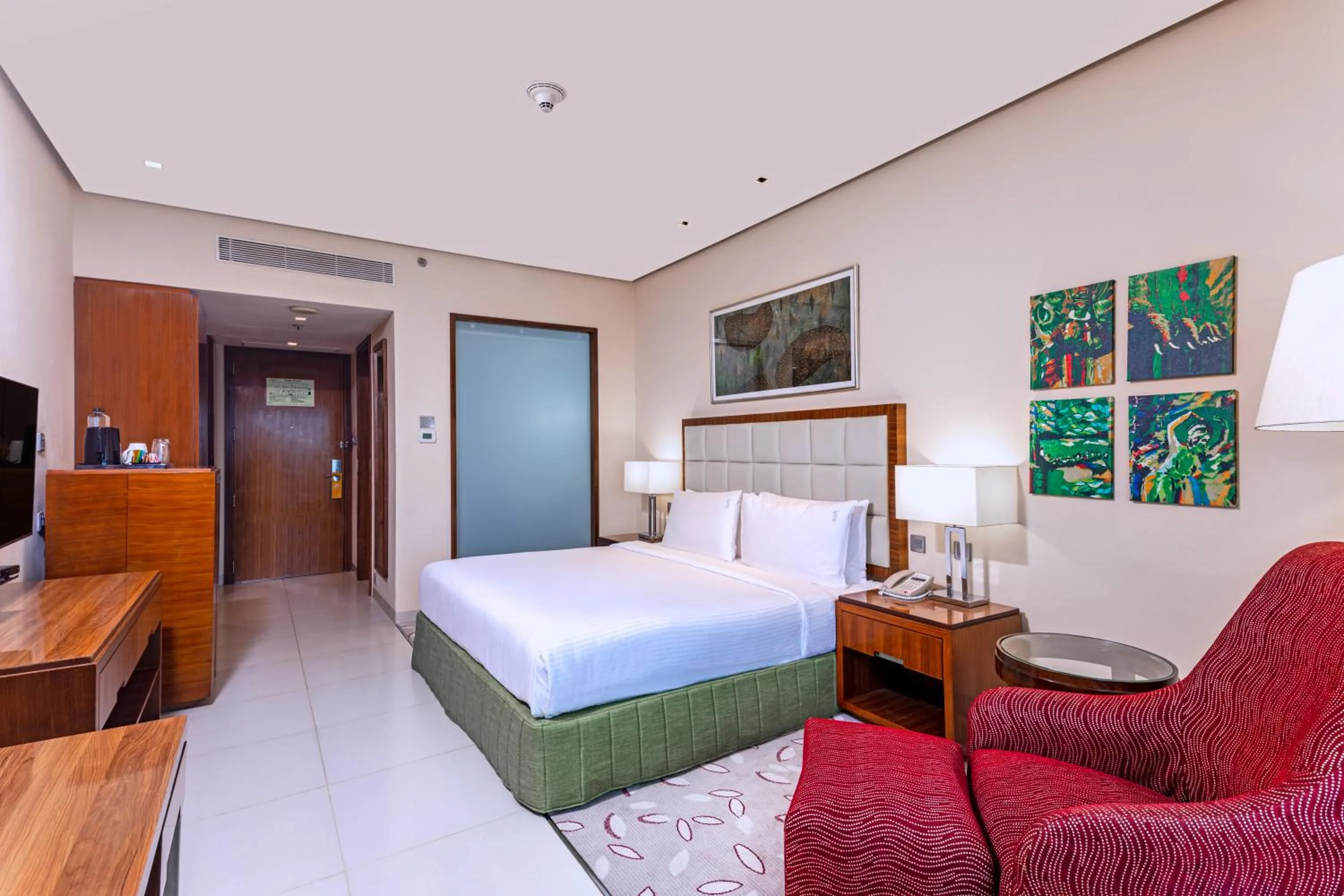 Bed in Holiday Inn Cochin by IHG