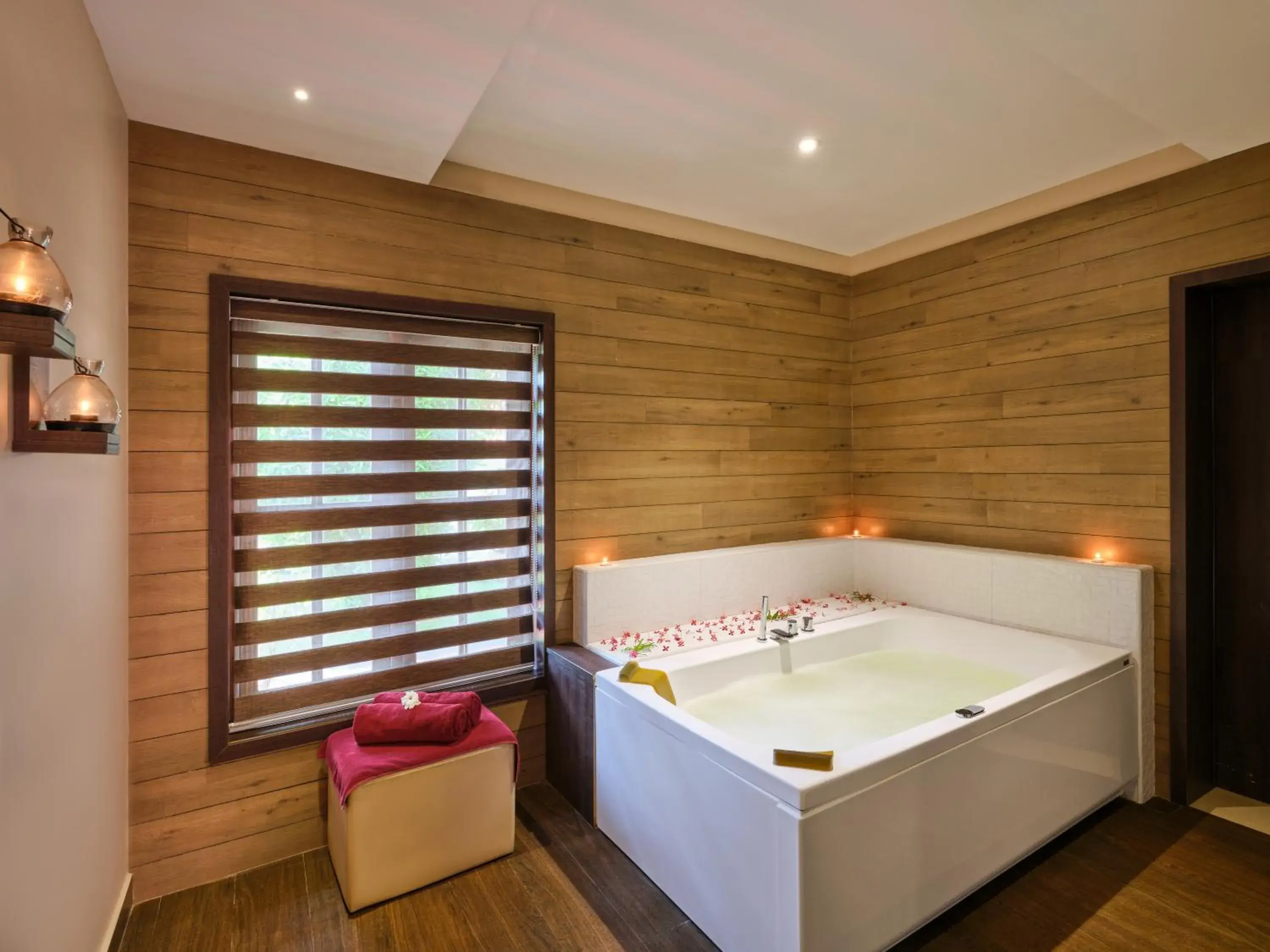 Bed in Sterling Lake Palace Alleppey Bed in Sterling Lake Palace Alleppey