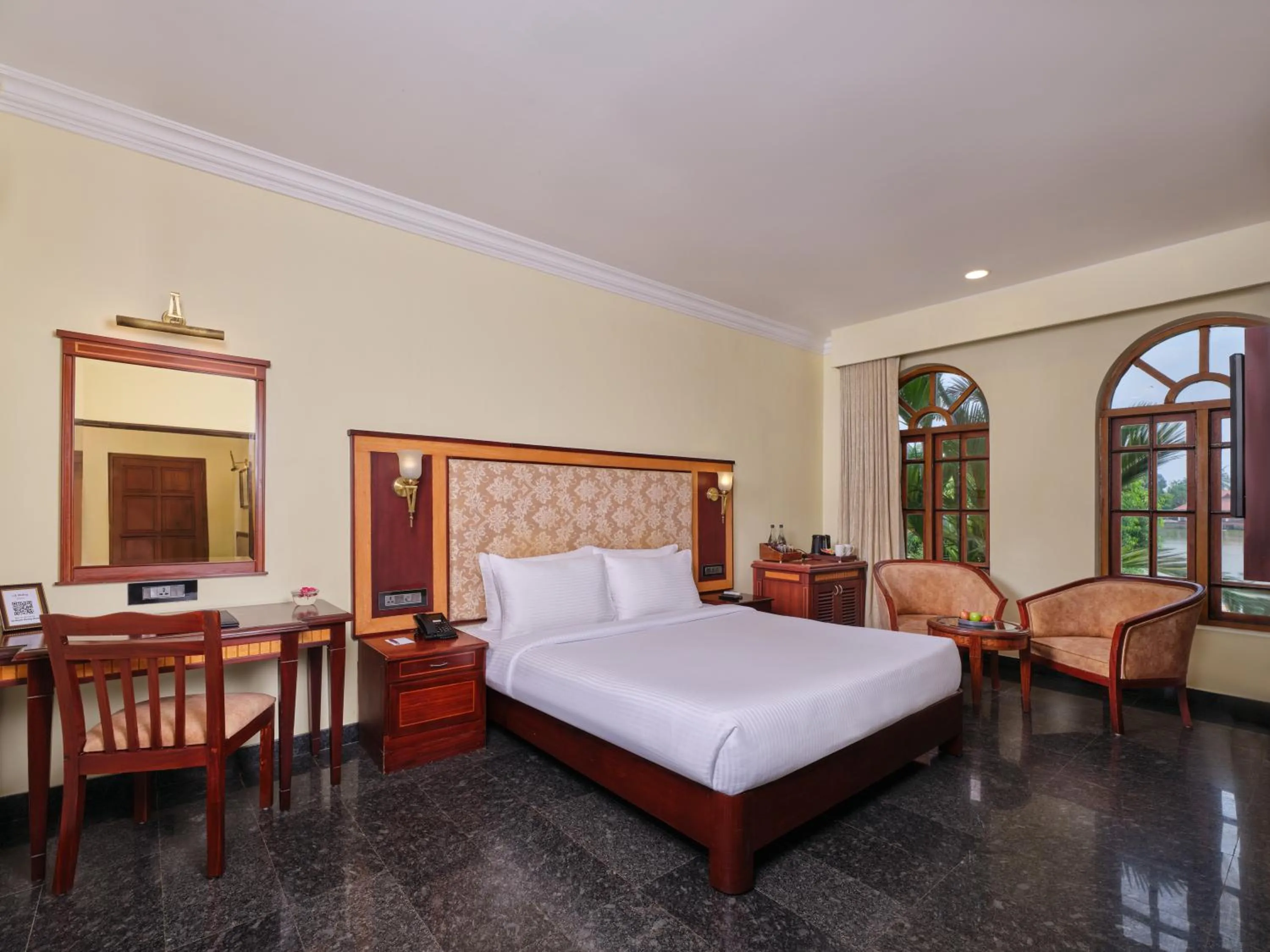 Bed in Sterling Lake Palace Alleppey