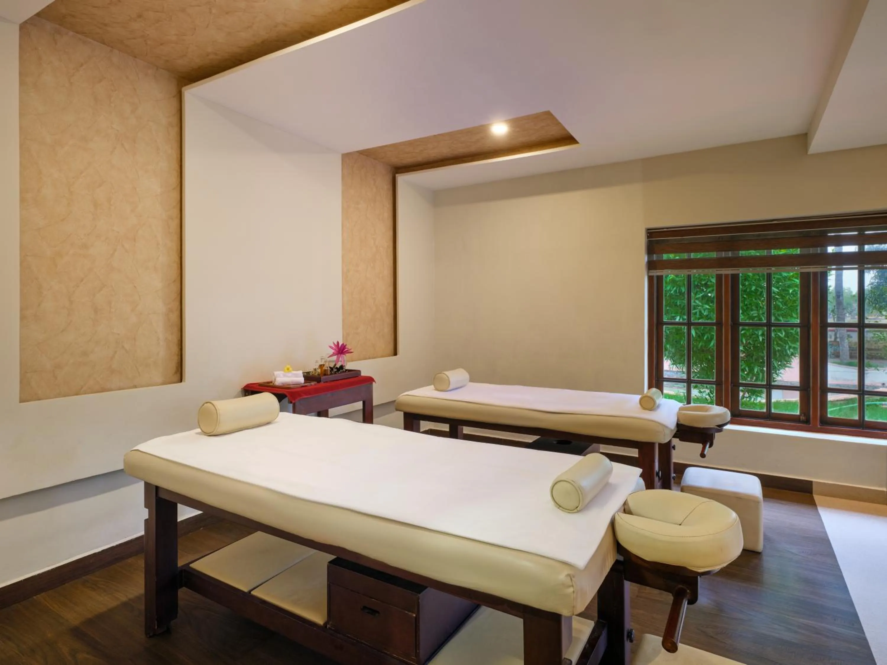 Sterling Lake Palace Alleppey