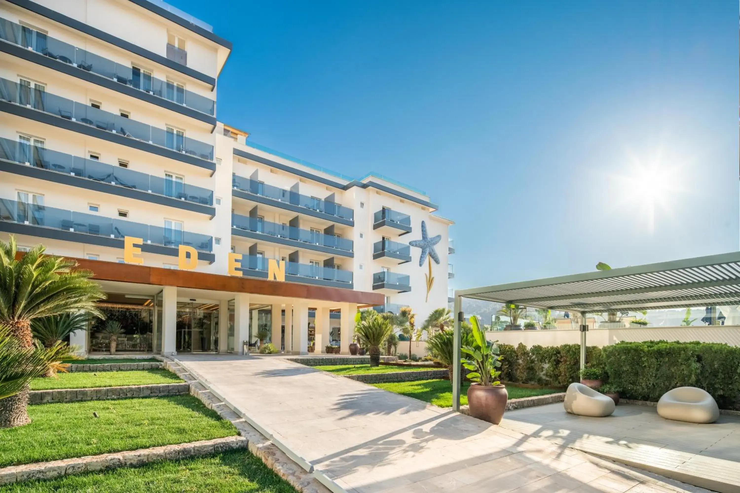 Facade/entrance in Hotel Eden Soller Facade/entrance in Hotel Eden Soller