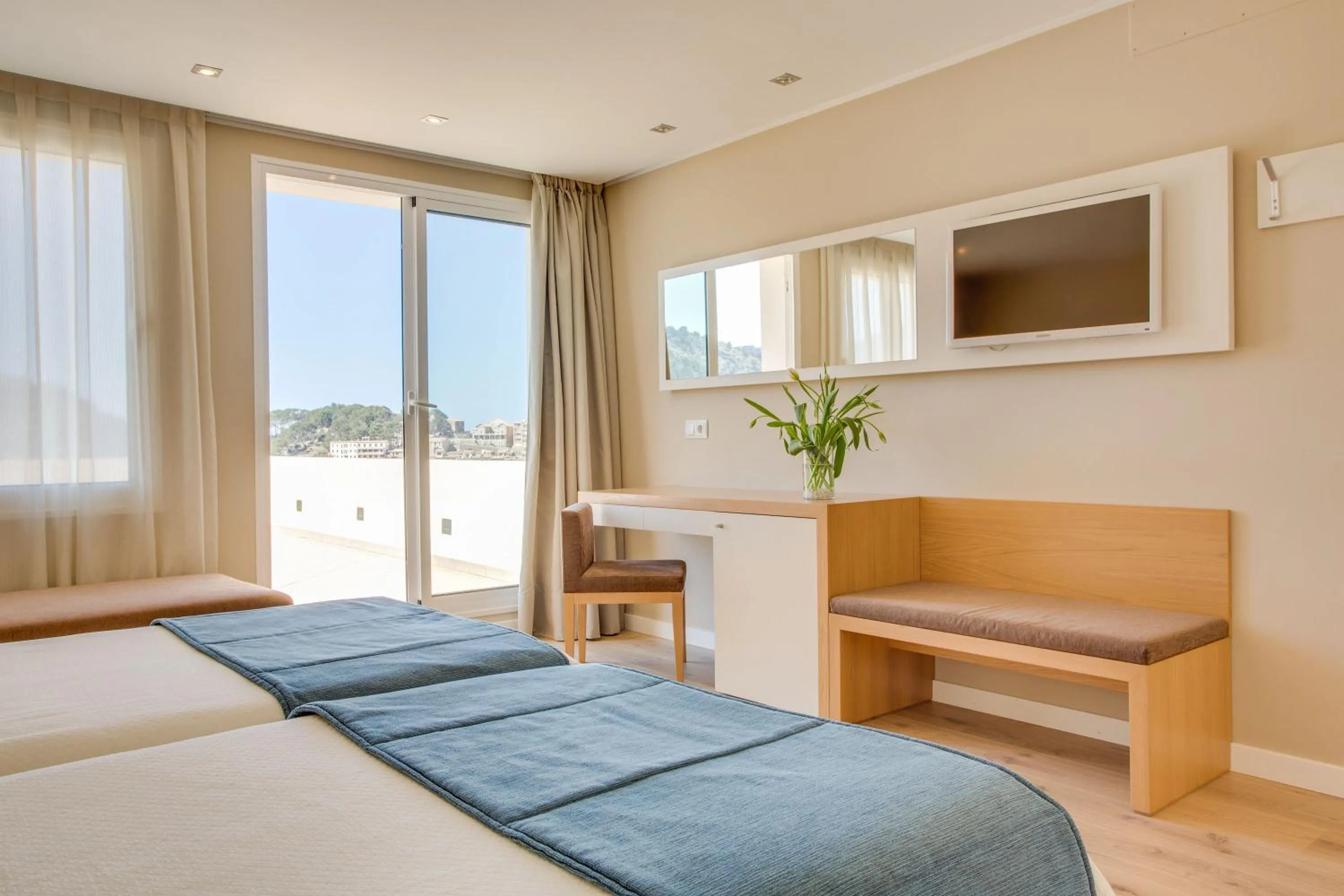 Photo of the whole room, Bed in Hotel Eden Soller