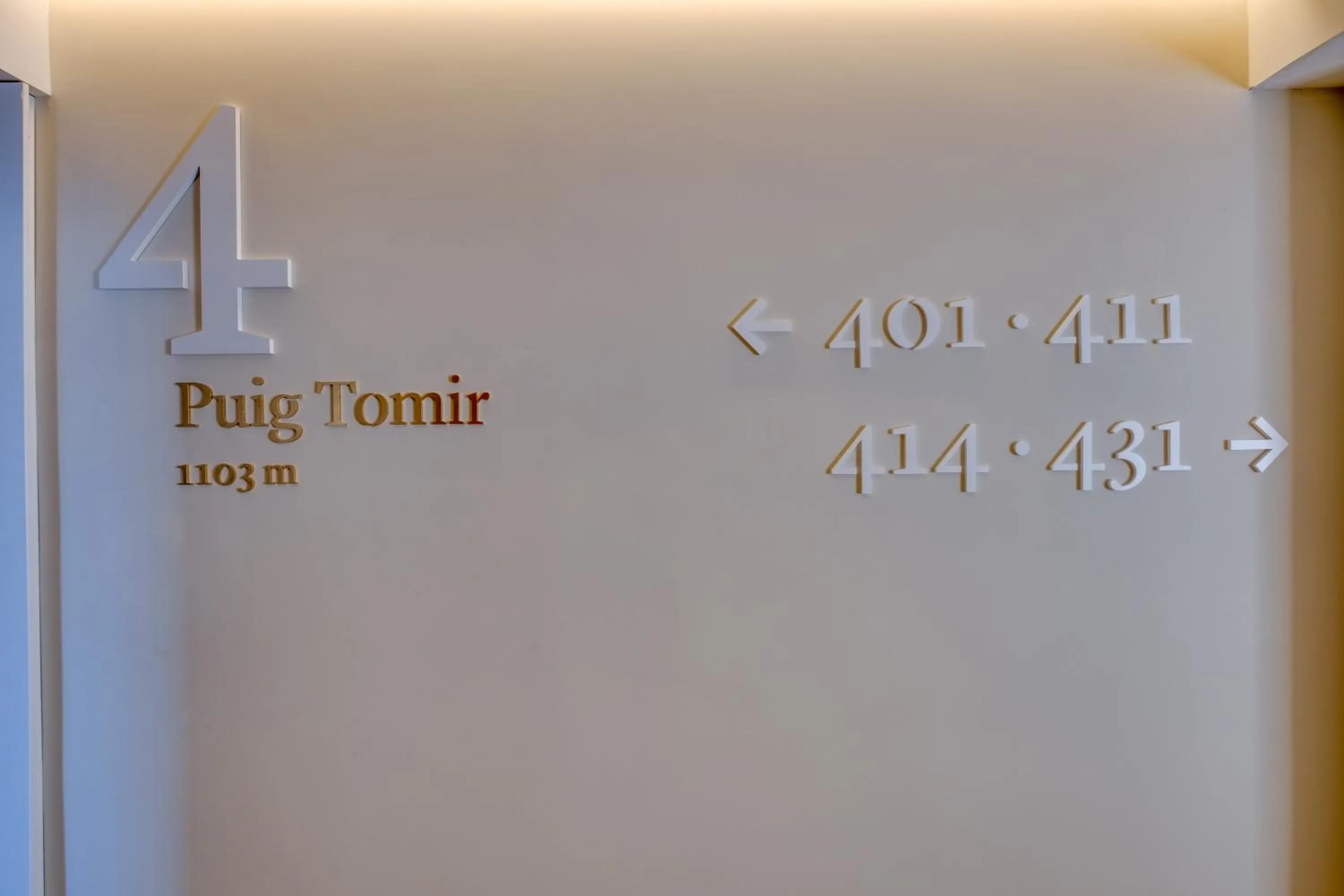 Text overlay in Hotel Eden Soller