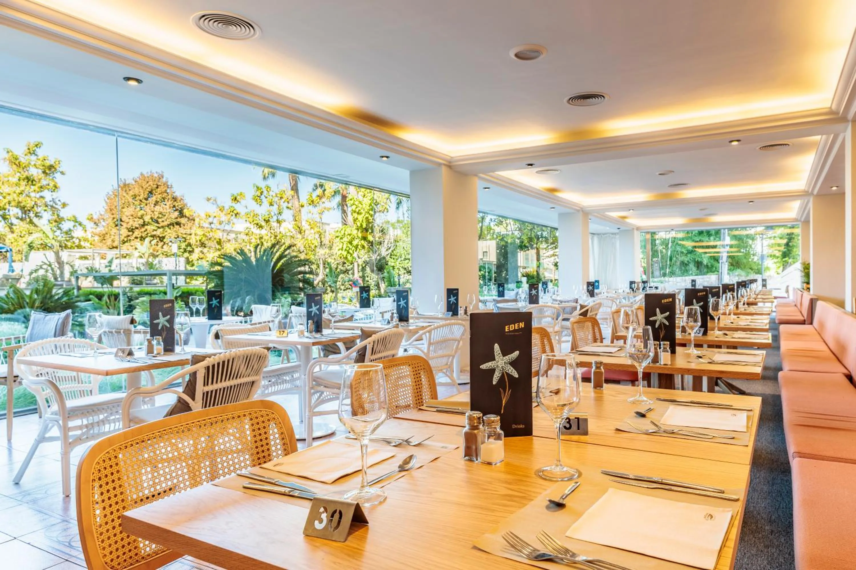Restaurant/places to eat in Hotel Eden Soller