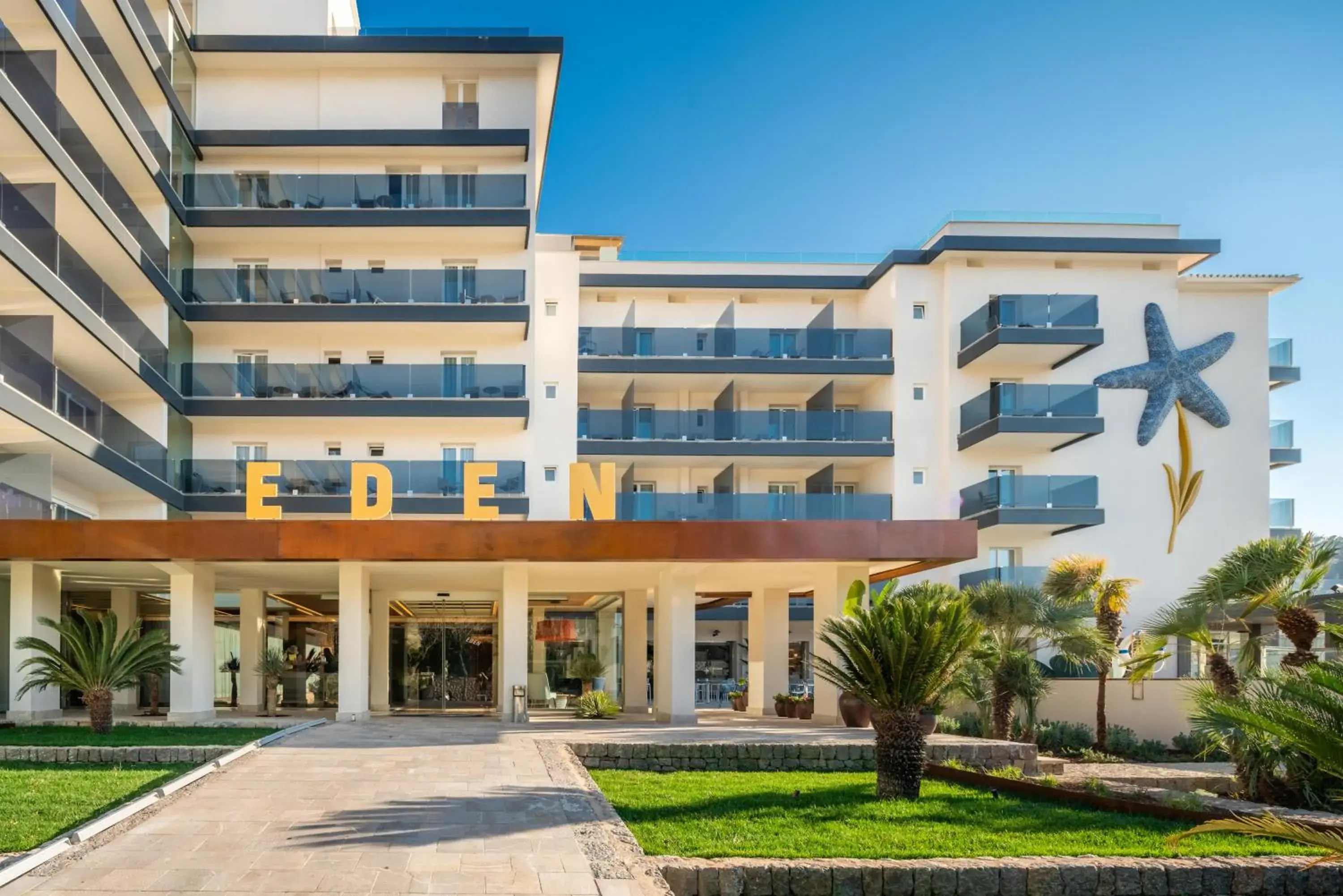 Facade/entrance in Hotel Eden Soller Facade/entrance in Hotel Eden Soller