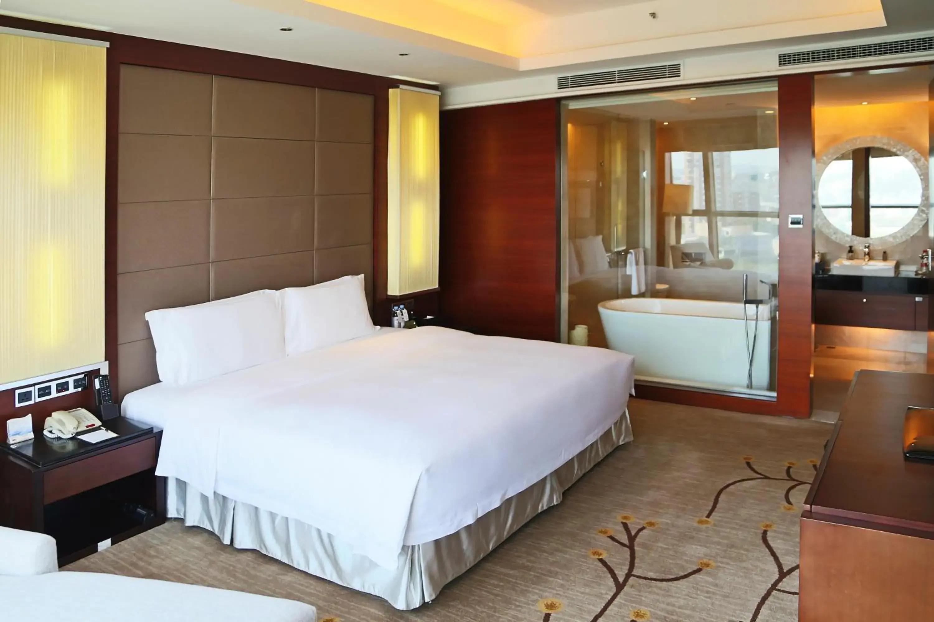 Photo of the whole room, Bed in Grand Skylight International Hotel Shenzhen Guanlan, Near Metro Station, Huawei, Foxcnn, Shenzhen North Railway Photo of the whole room, Bed in Grand Skylight International Hotel Shenzhen Guanlan, Near Metro Station, Huawei, Foxcnn, Shenzhen North Railway