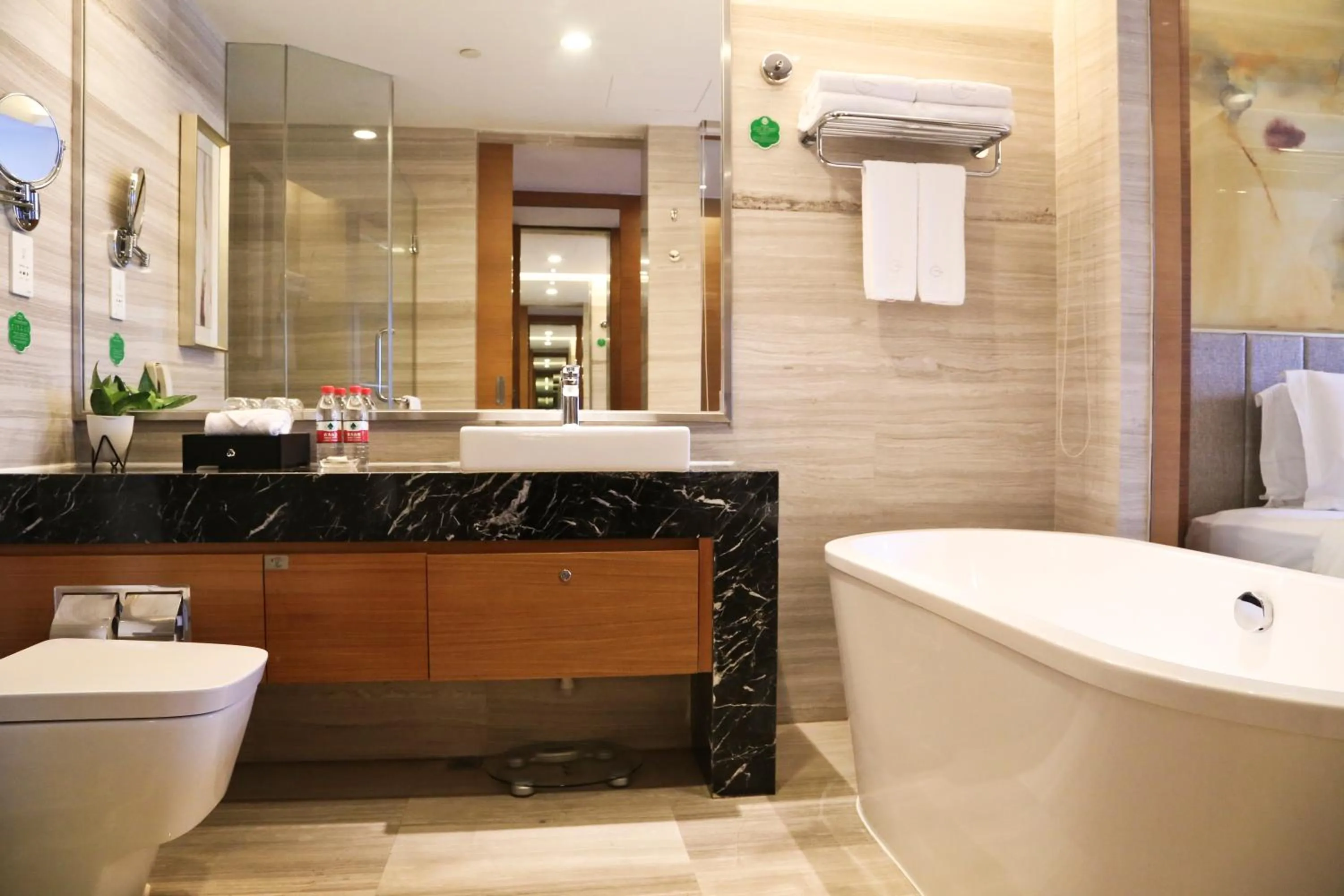 Toilet in Grand Skylight International Hotel Shenzhen Guanlan, Near Metro Station, Huawei, Foxcnn, Shenzhen North Railway