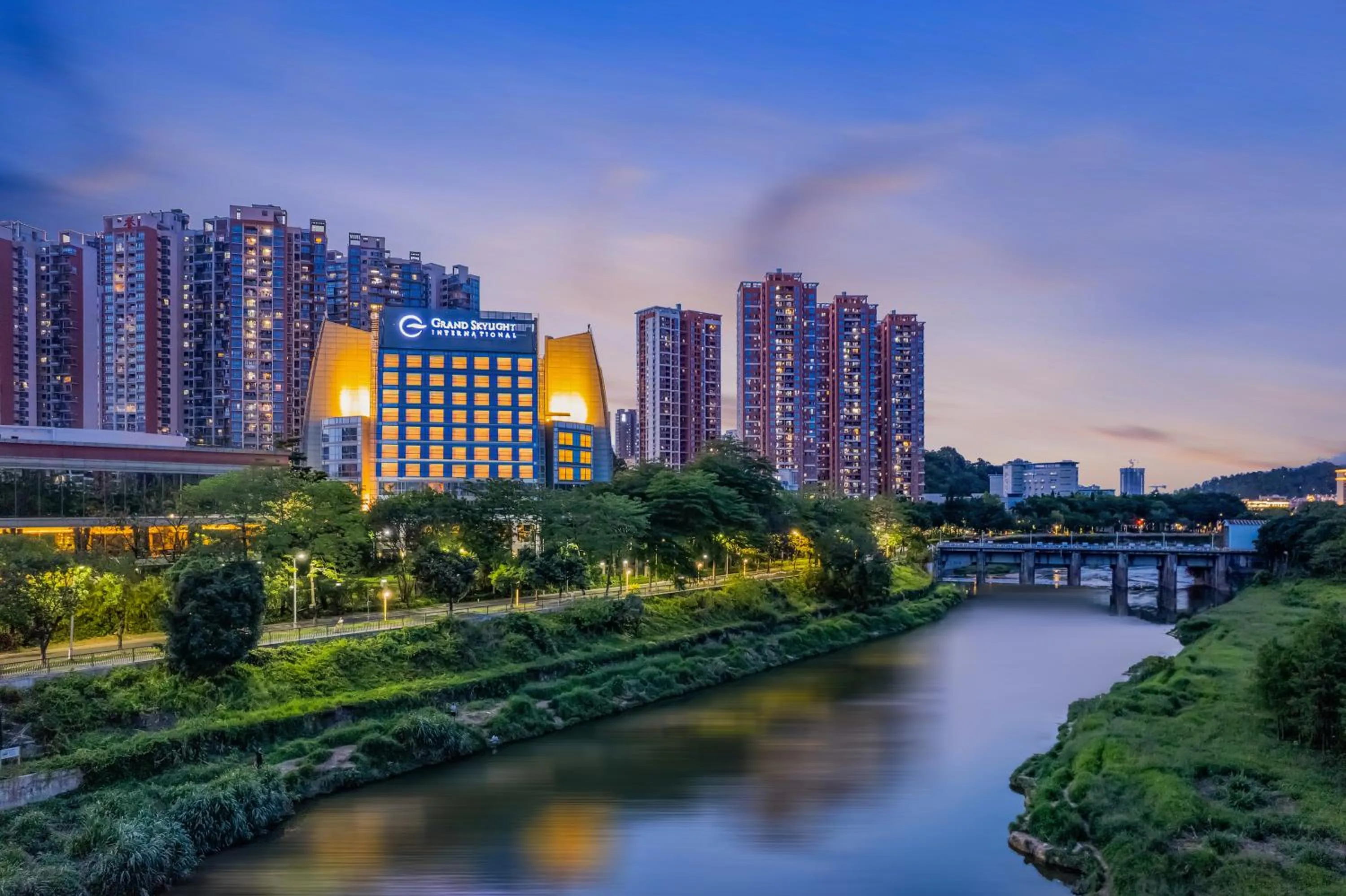 Property building in Grand Skylight International Hotel Shenzhen Guanlan, Near Metro Station, Huawei, Foxcnn, Shenzhen North Railway