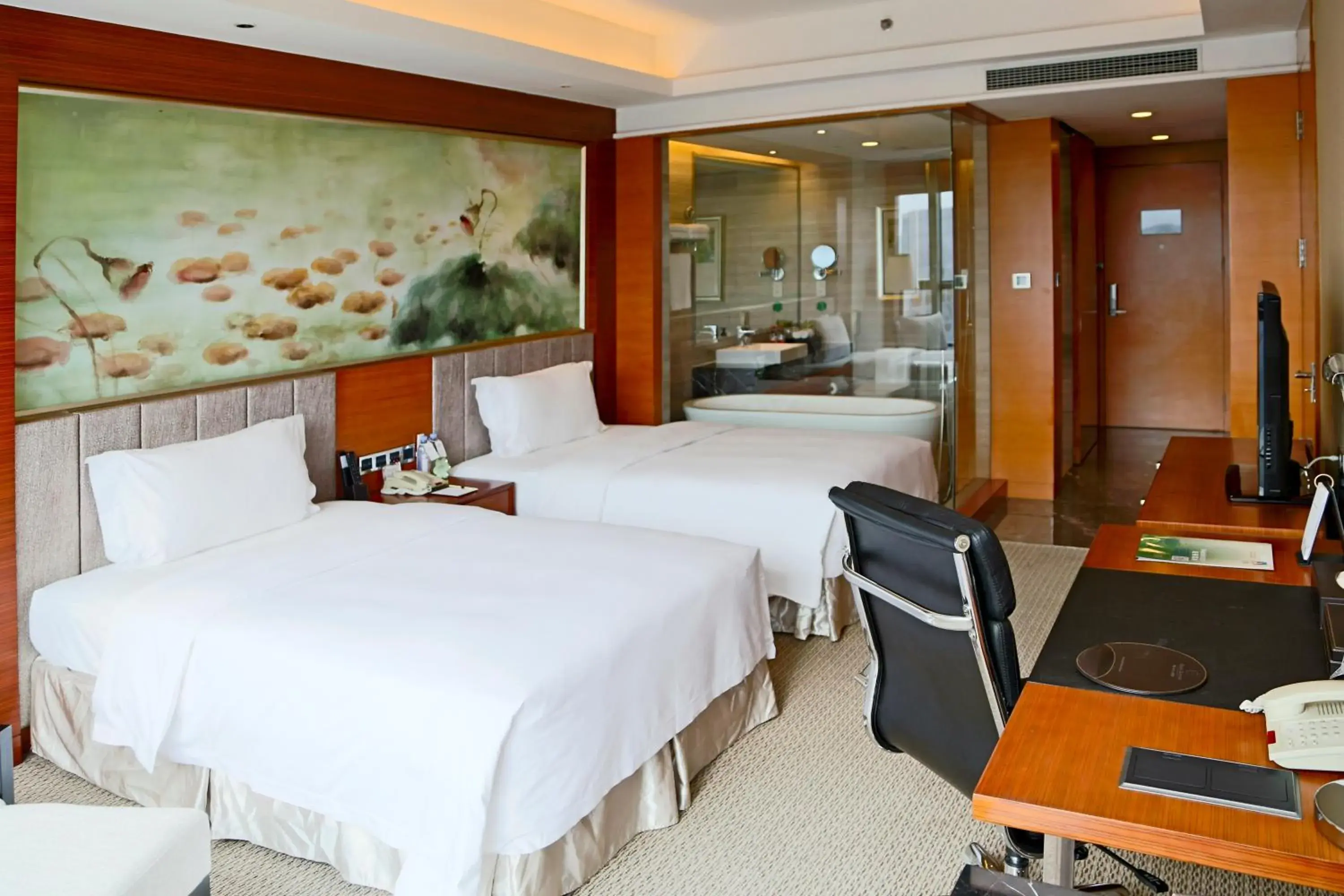 Photo of the whole room, Bed in Grand Skylight International Hotel Shenzhen Guanlan, Near Metro Station, Huawei, Foxcnn, Shenzhen North Railway Photo of the whole room, Bed in Grand Skylight International Hotel Shenzhen Guanlan, Near Metro Station, Huawei, Foxcnn, Shenzhen North Railway