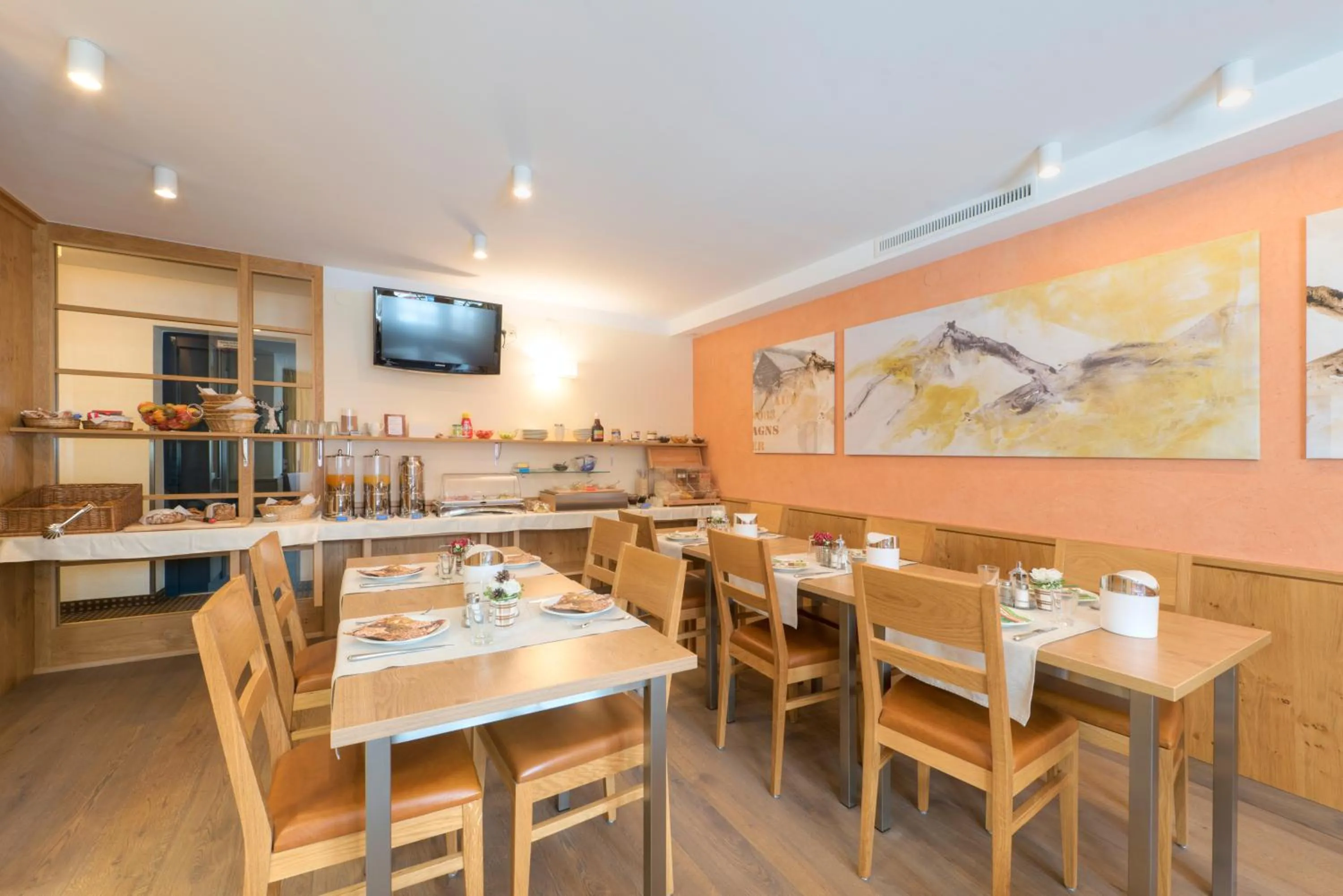 Restaurant/places to eat in Aparthotel Acksteiner