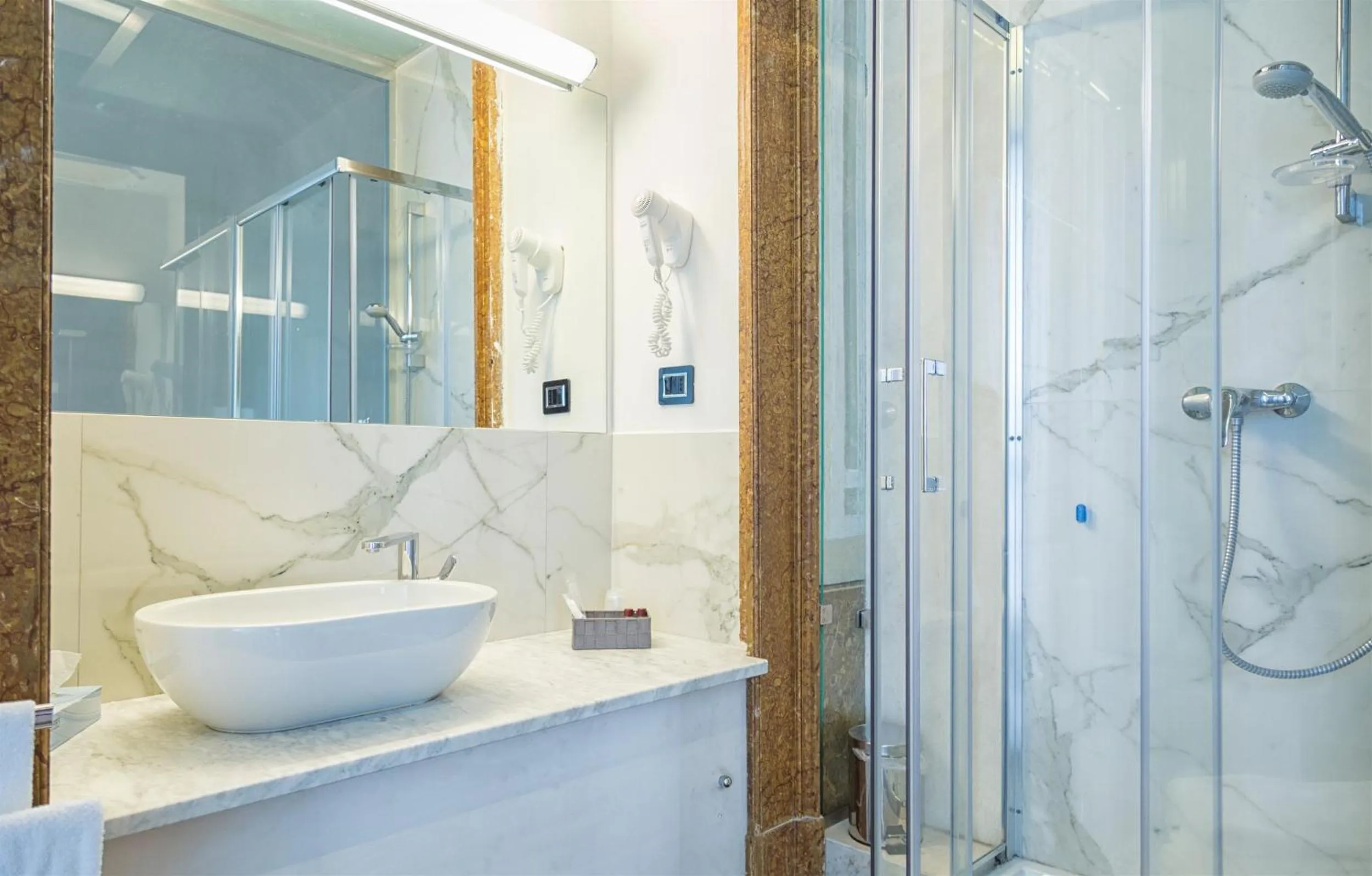 Bathroom in Villa Signorini Hotel