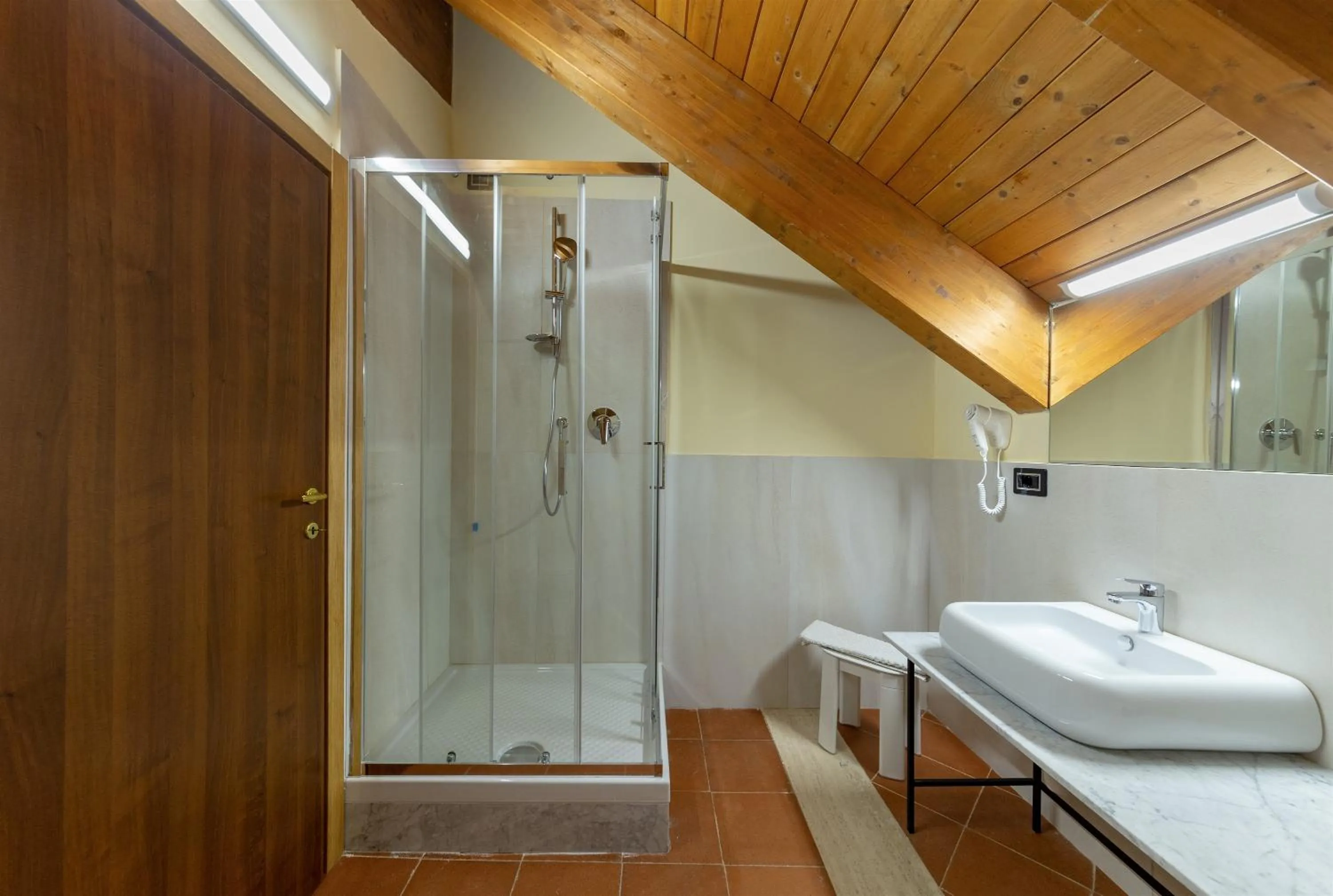 Shower in Villa Signorini Hotel
