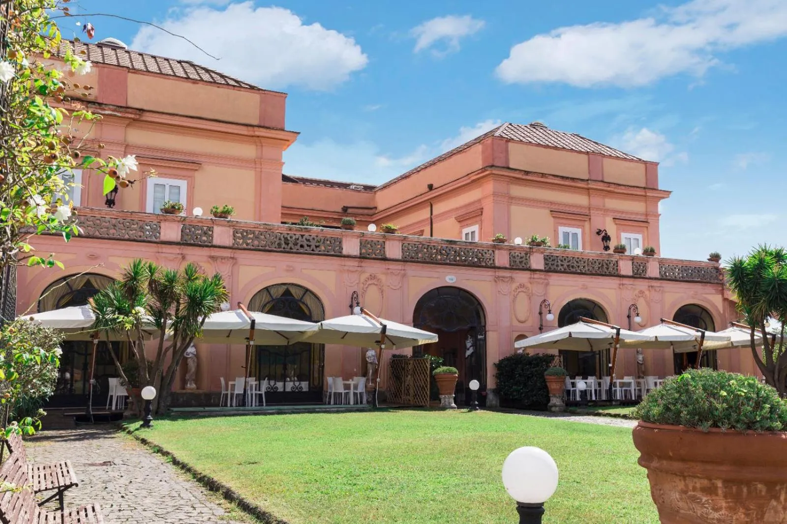 Restaurant/places to eat in Villa Signorini Hotel