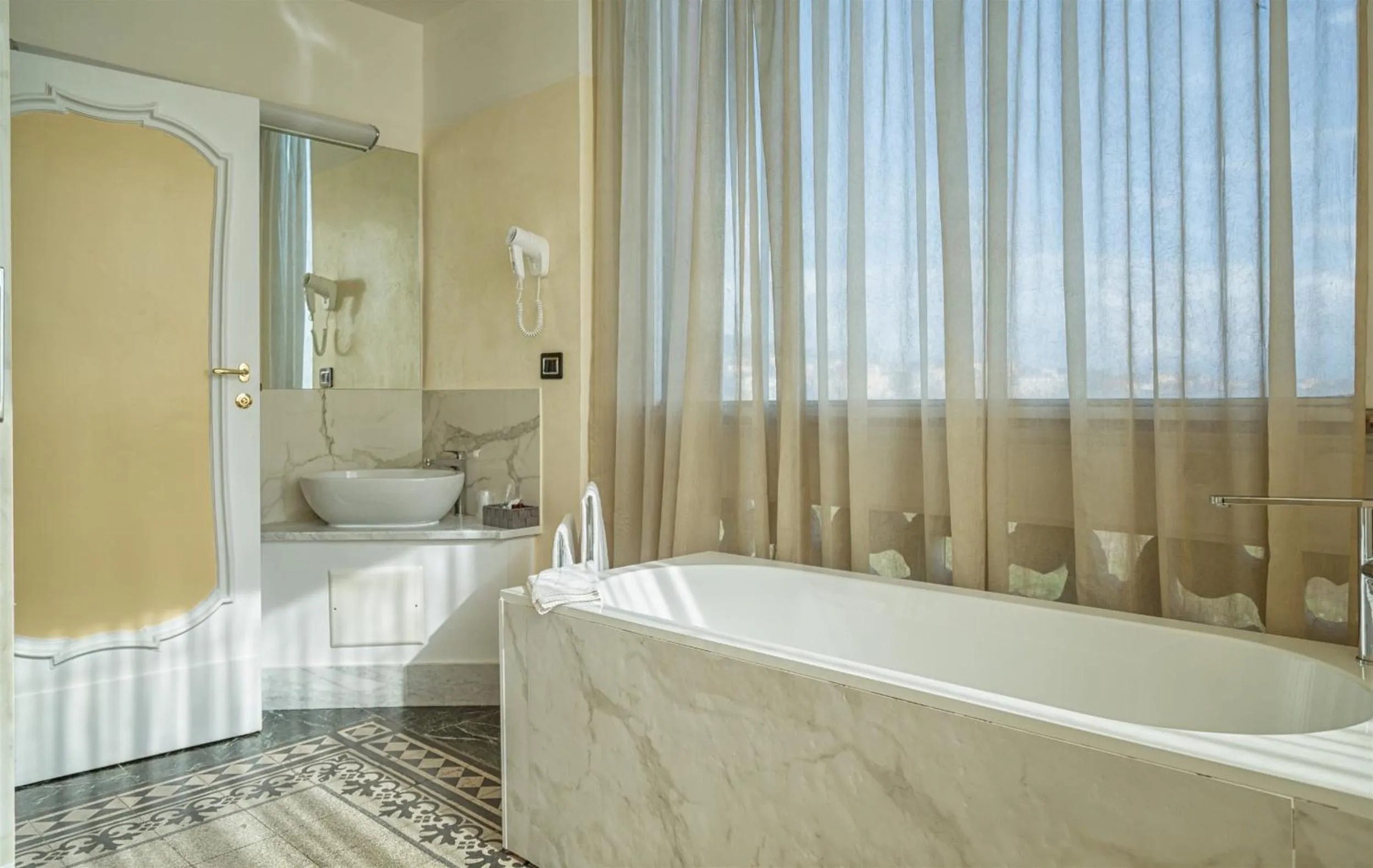 Bathroom in Villa Signorini Hotel