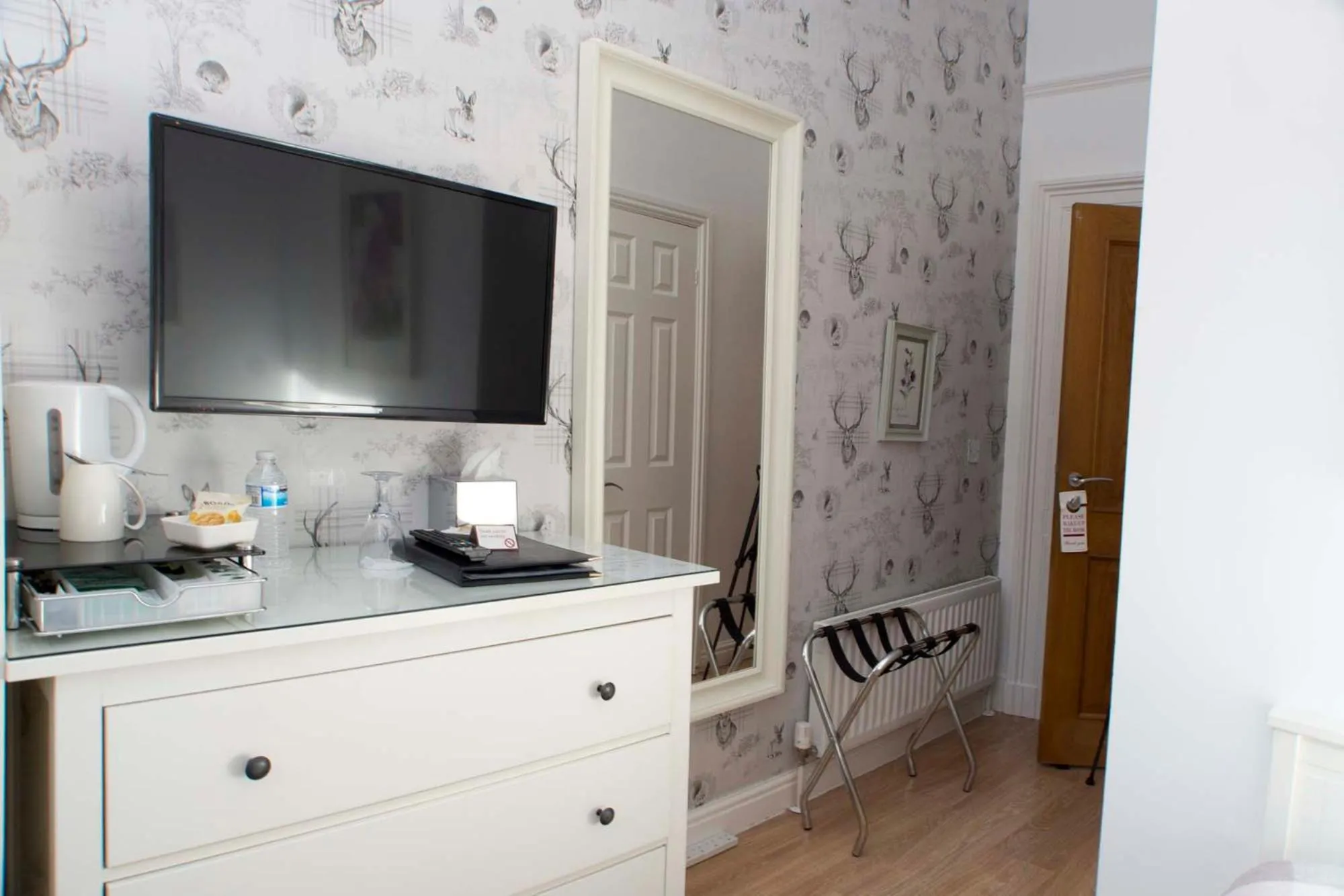 Photo of the whole room in The Leicester