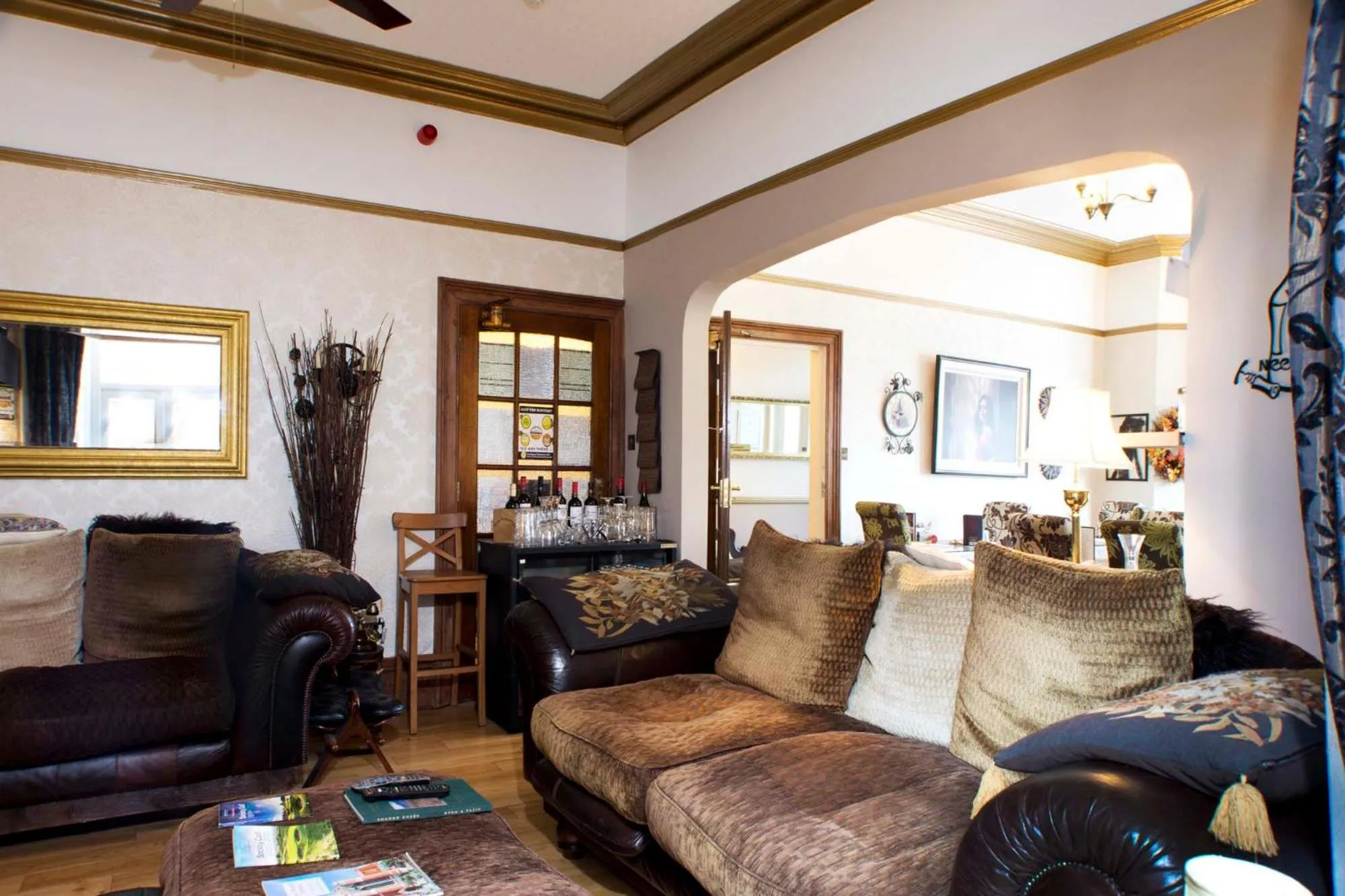 Lounge or bar in The Leicester