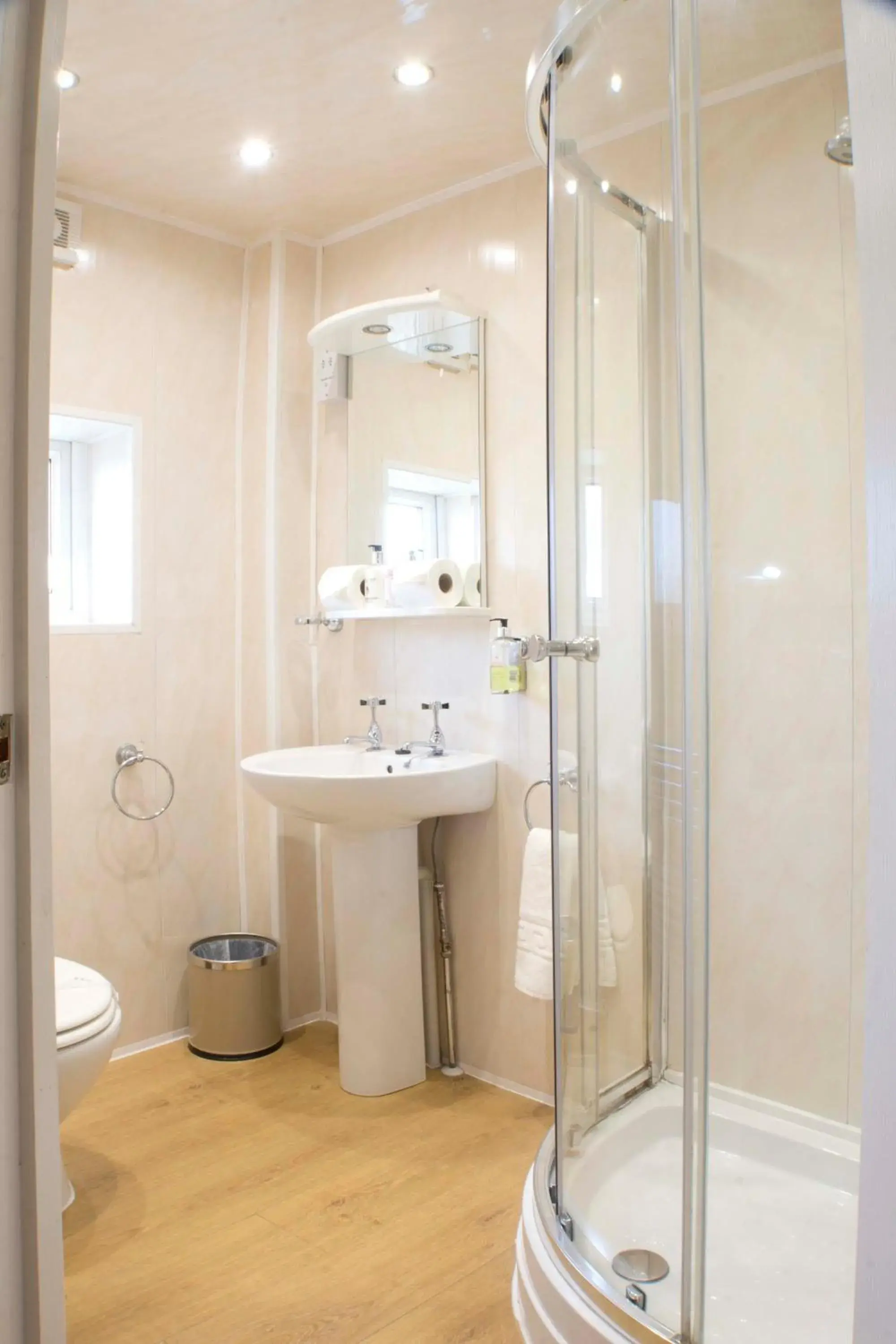 Single Room in The Leicester Single Room in The Leicester