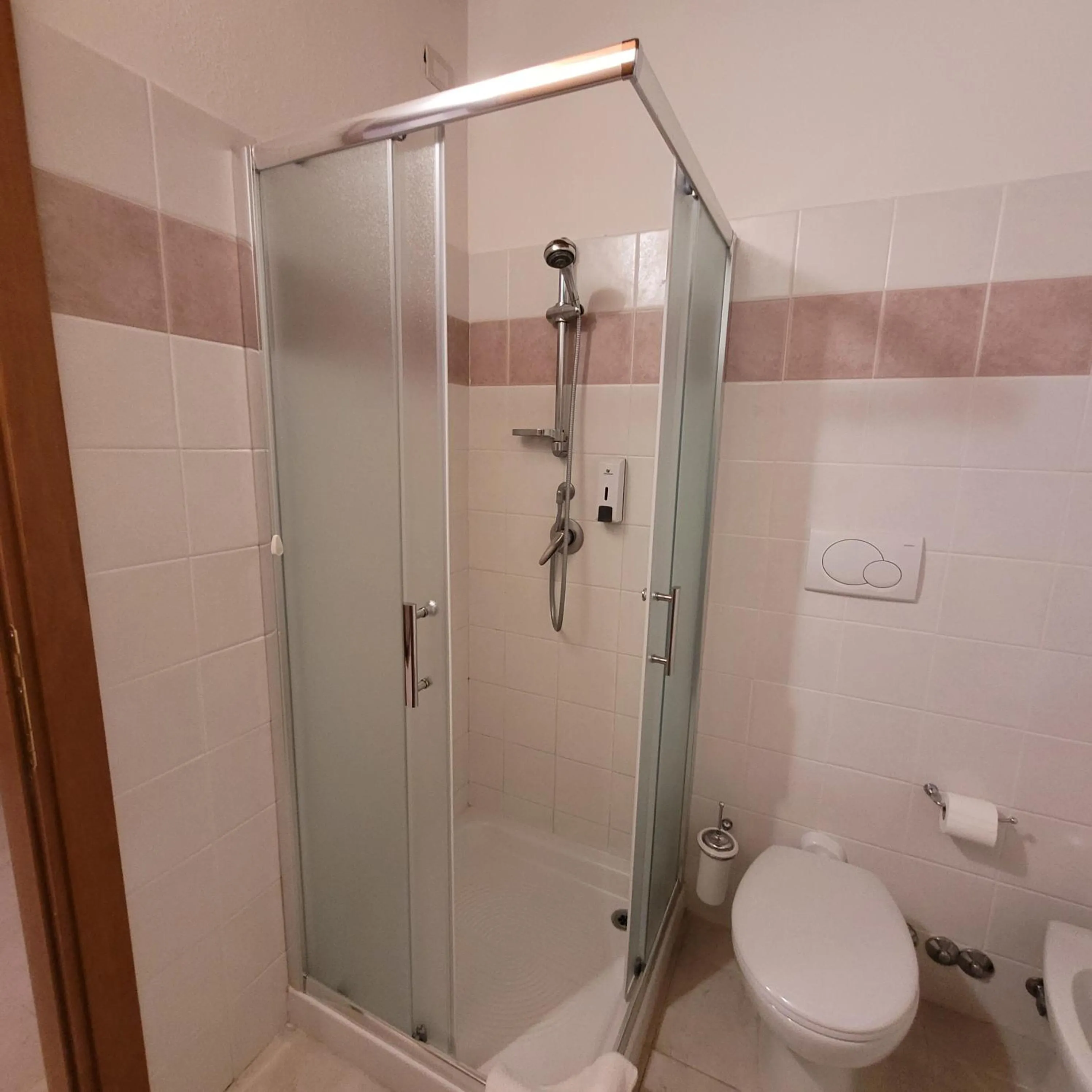 Shower in Domus Romulea