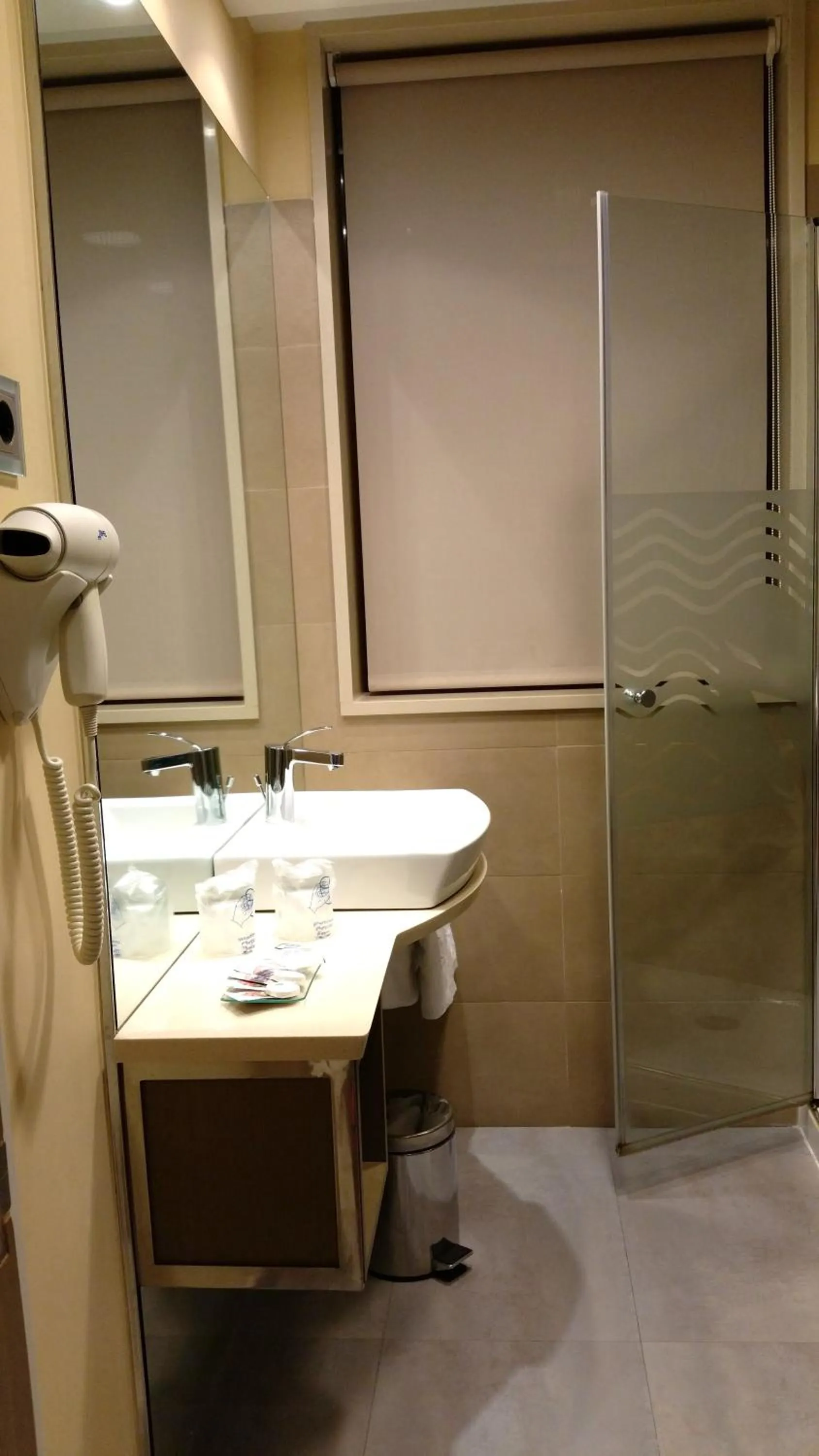 Toilet in Isla Nova Hotel