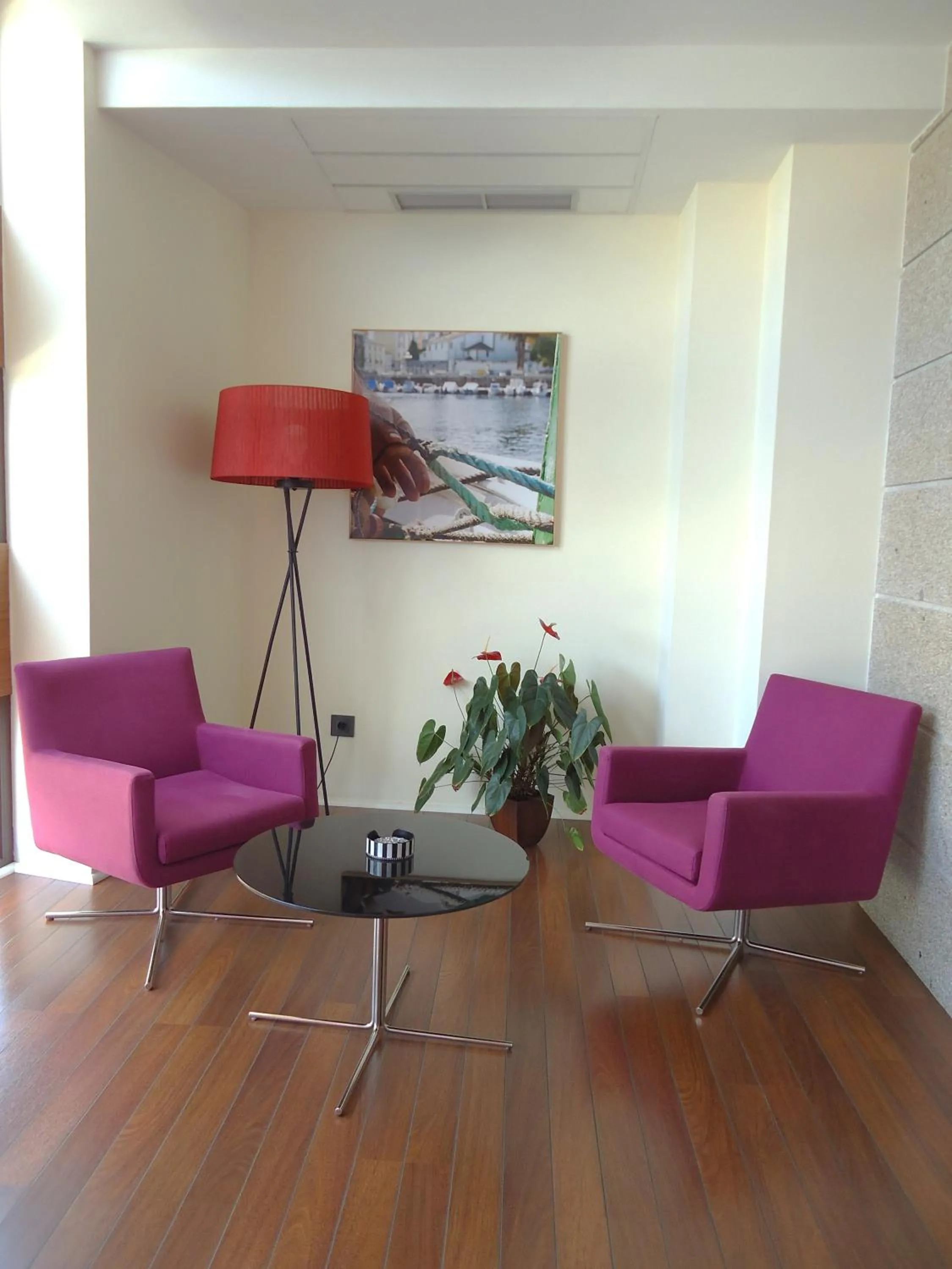 Communal lounge/ TV room in Isla Nova Hotel