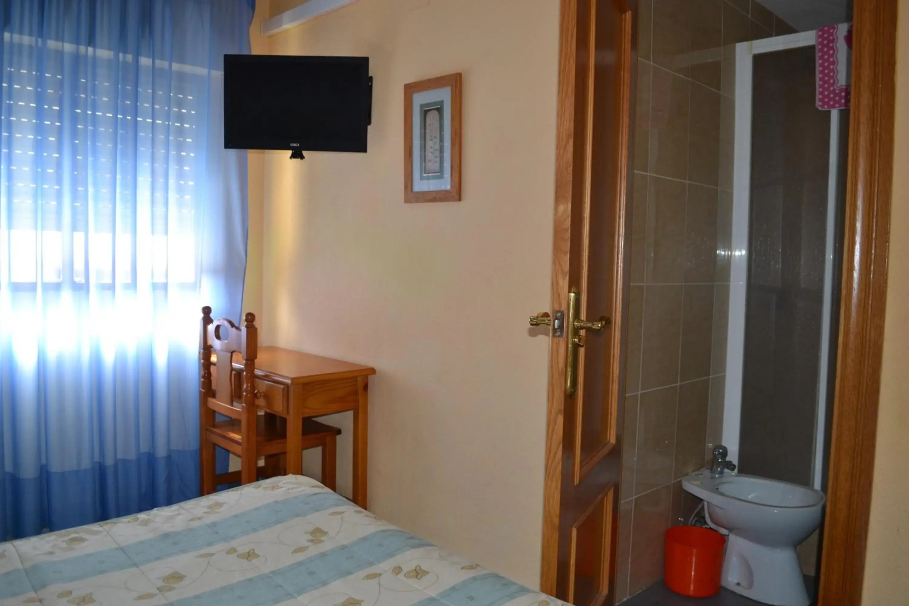 Single Room in Hostal Al-Qazeres Single Room in Hostal Al-Qazeres