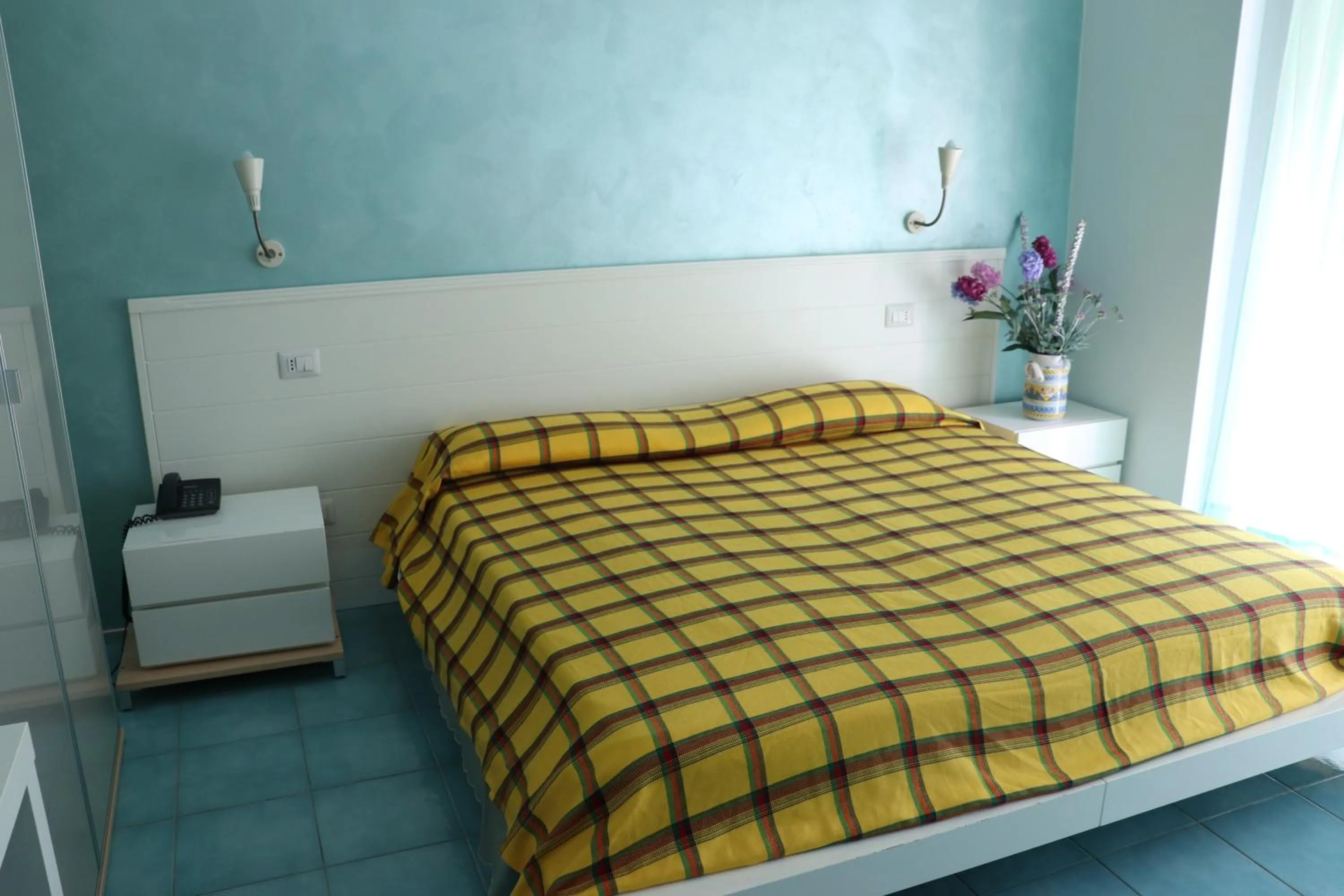 Bedroom, Bed in Rock Garden