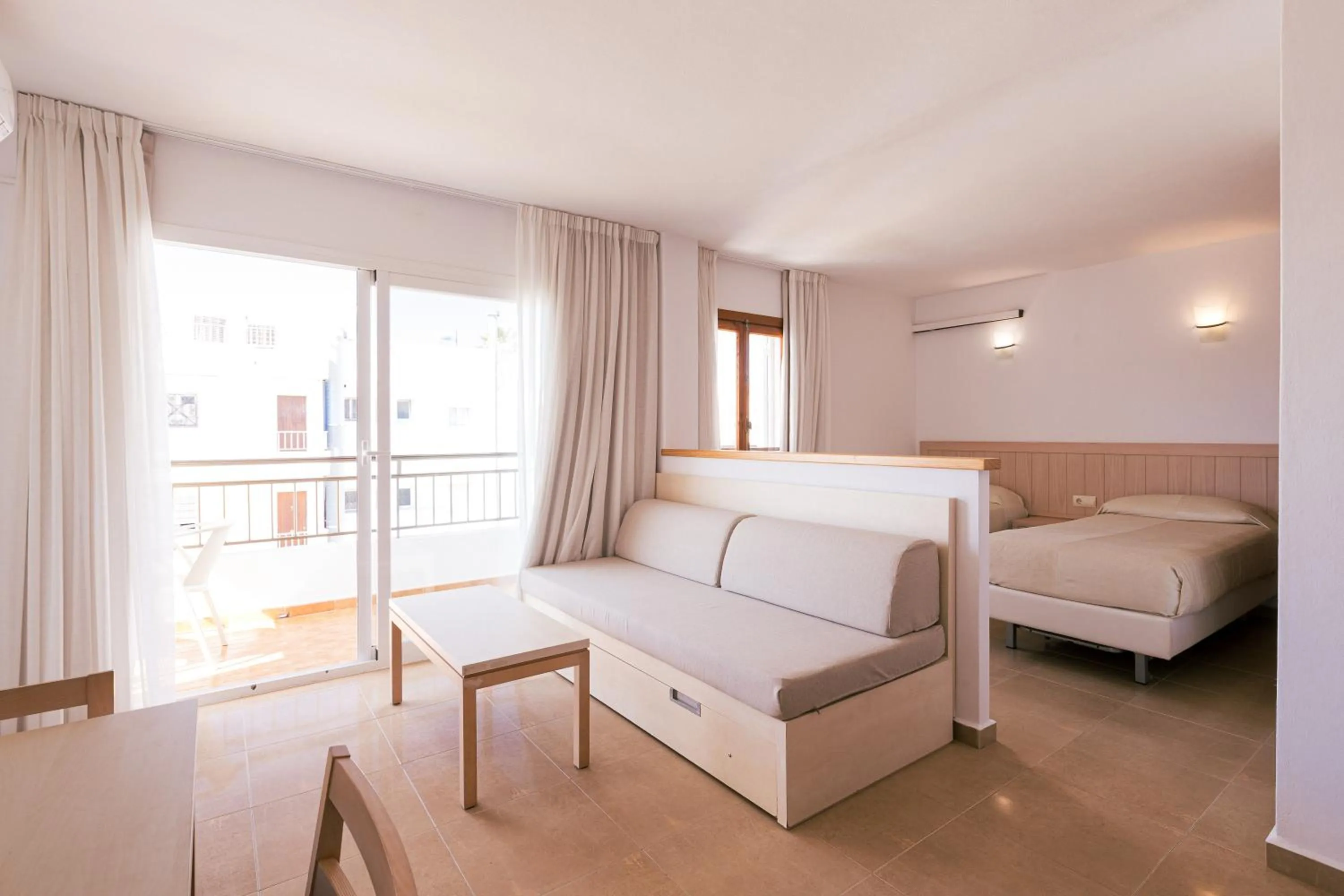 Bed in Bossa Bay - MC Apartments Ibiza