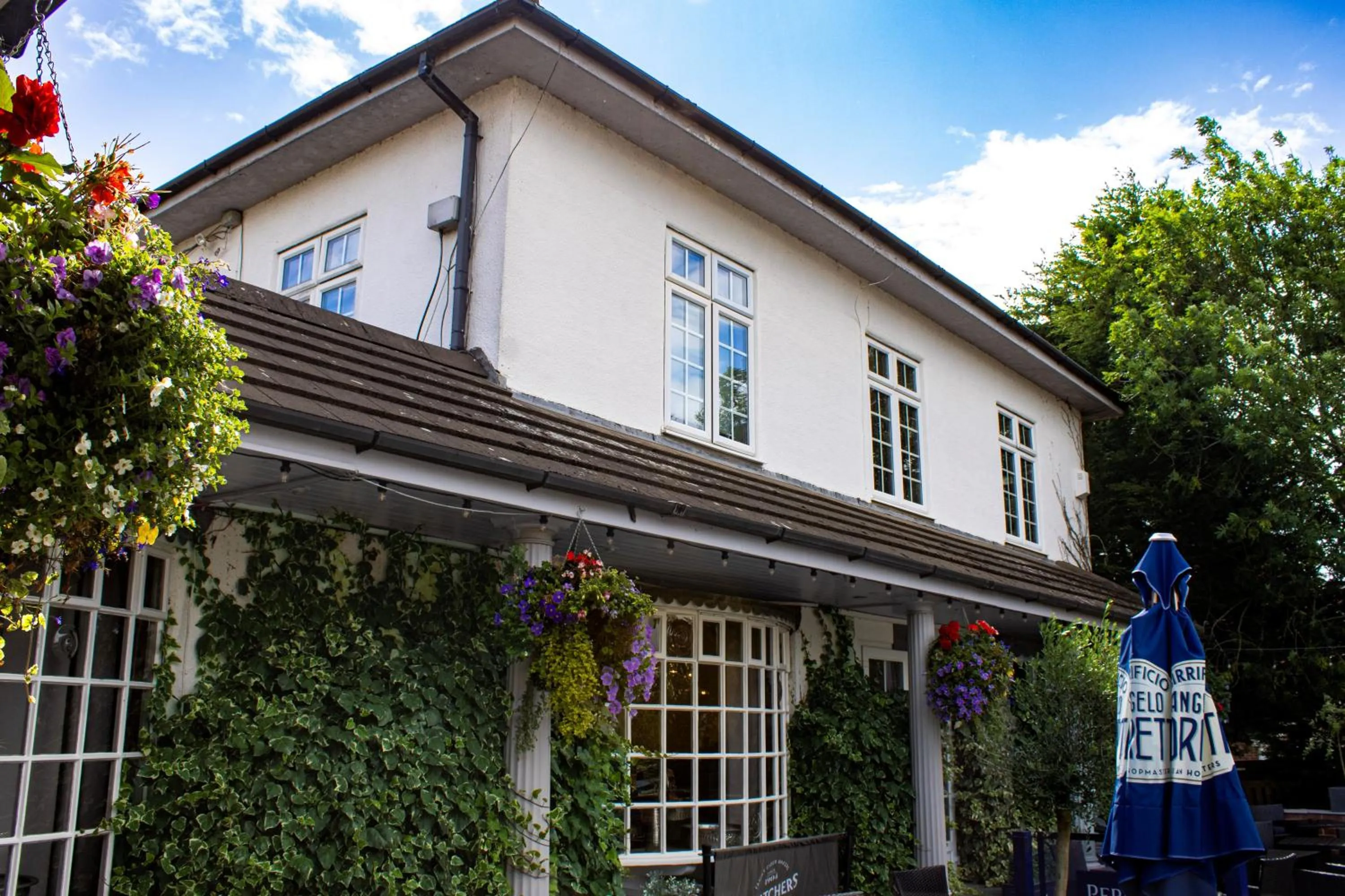 Property building in Littleover Lodge Hotel
