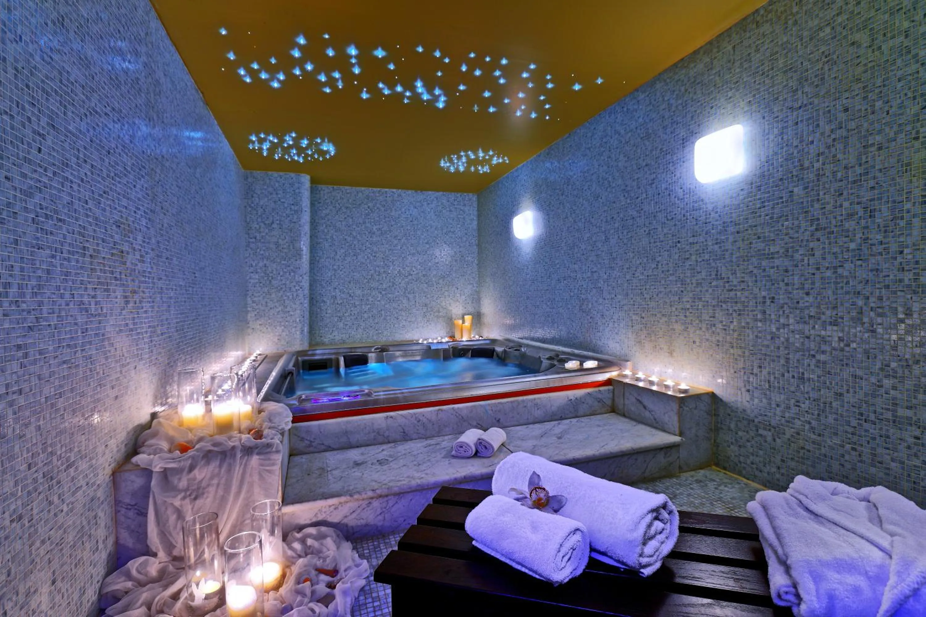 Swimming pool in Sitia Beach City Resort & Spa