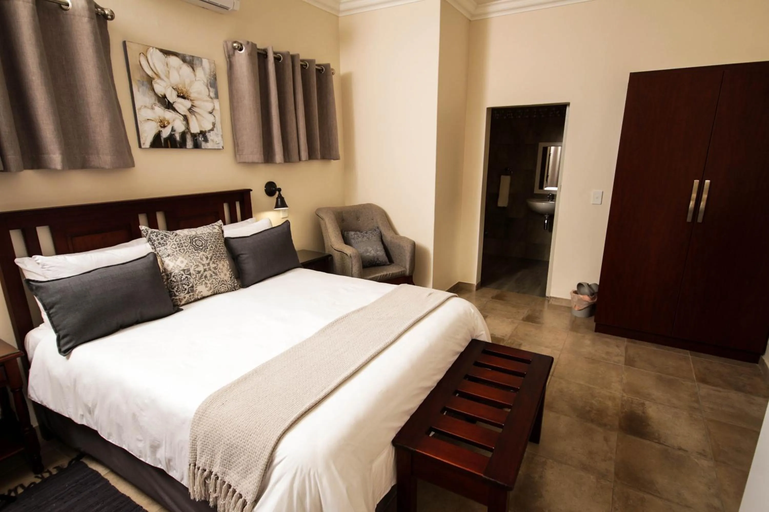 Bed in New Haven Guest House (Pty) Ltd