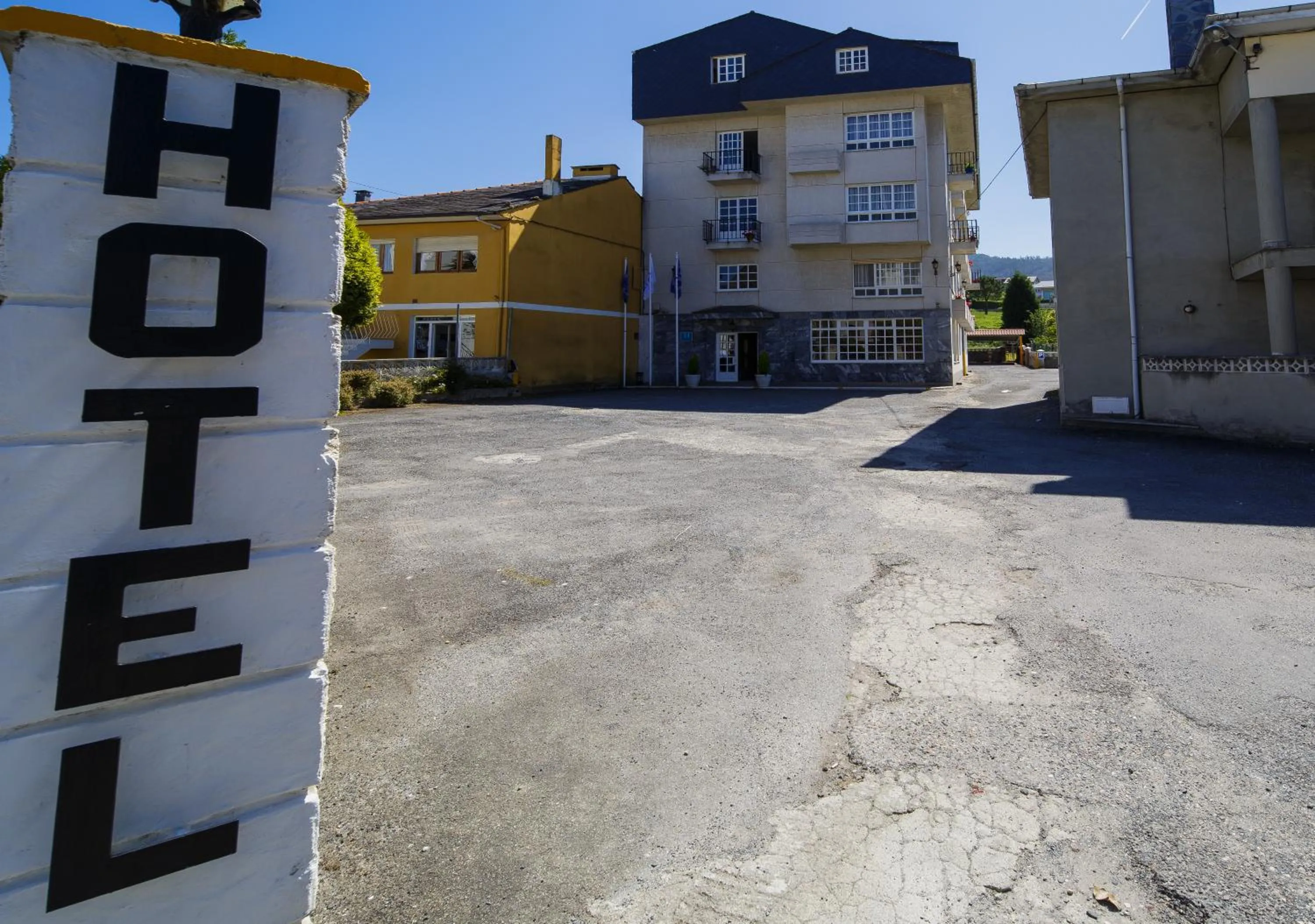 Facade/entrance in As Areas II