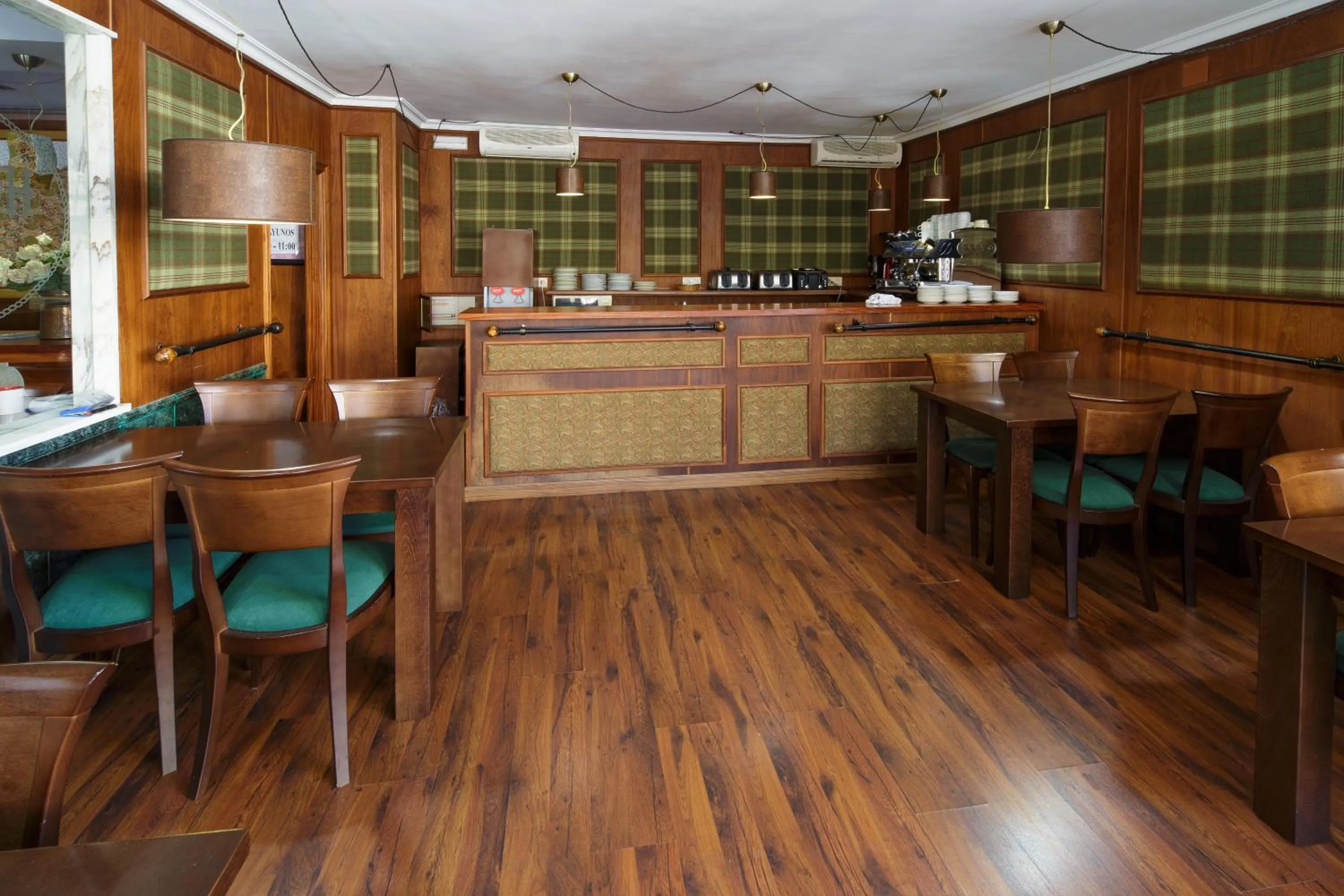 Lounge or bar in As Areas II