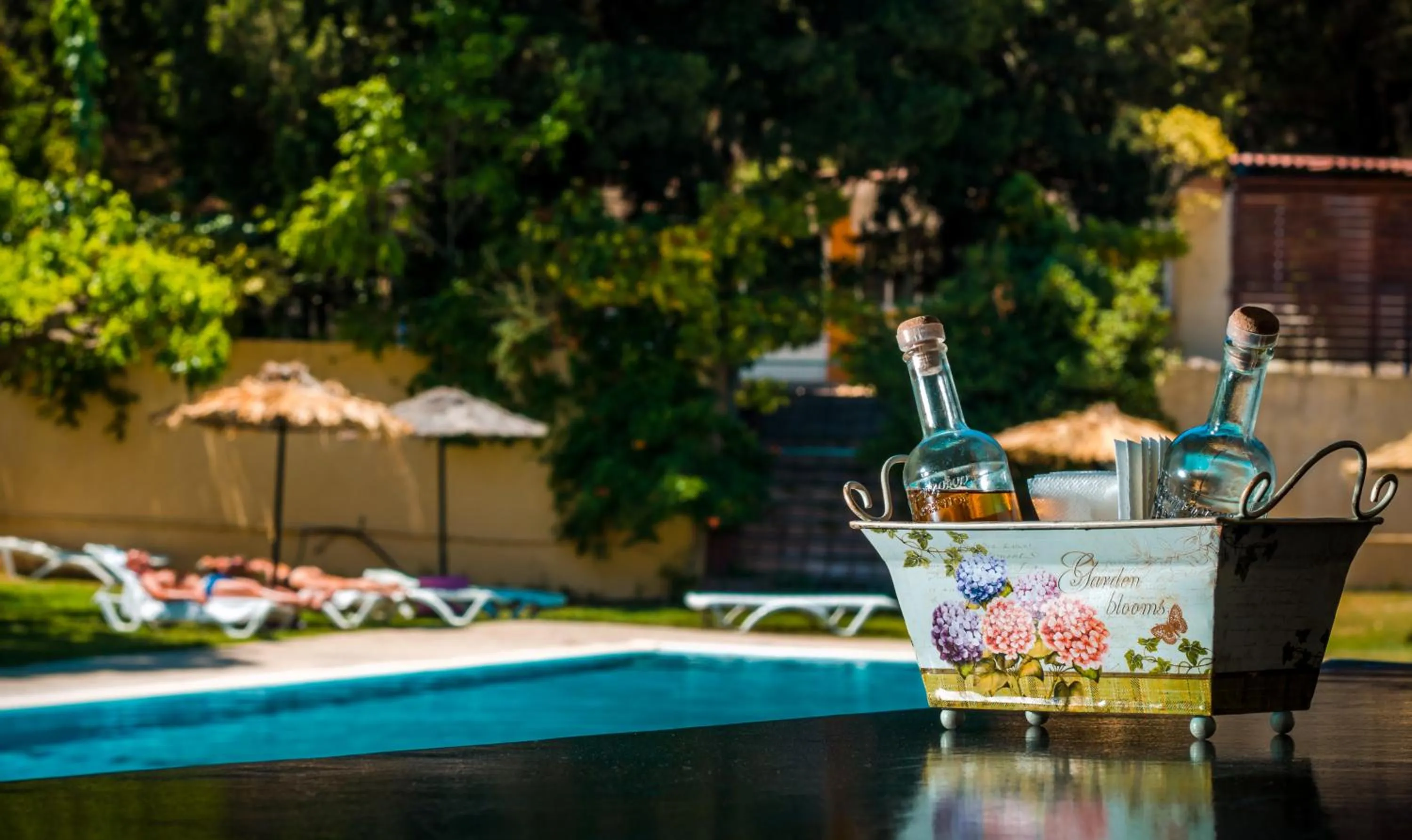 Restaurant/places to eat in Achousa Hotel