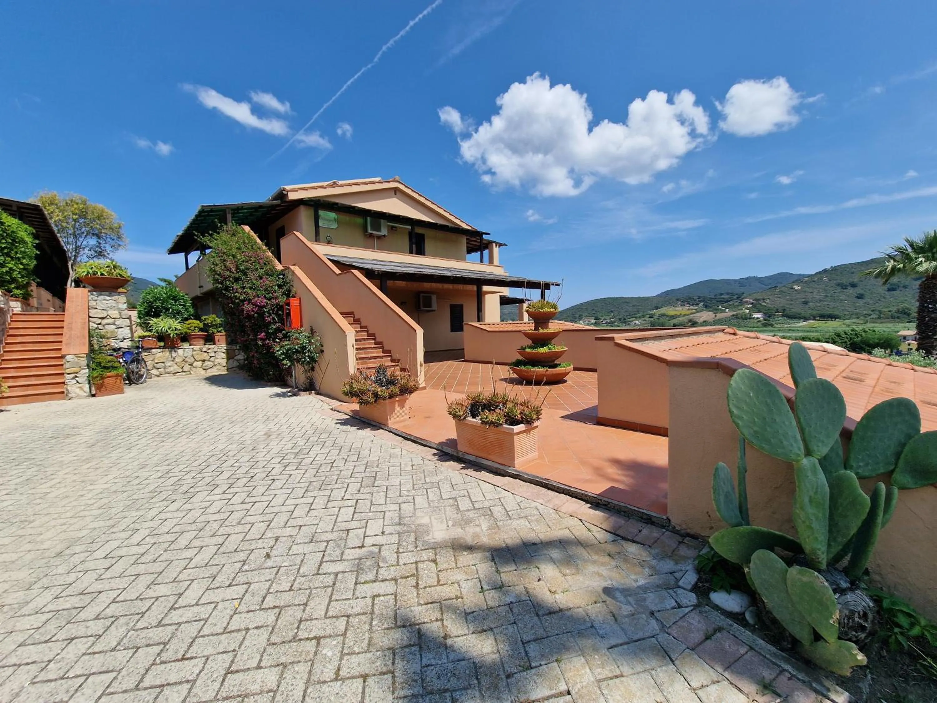 Property building in Al Barcoco