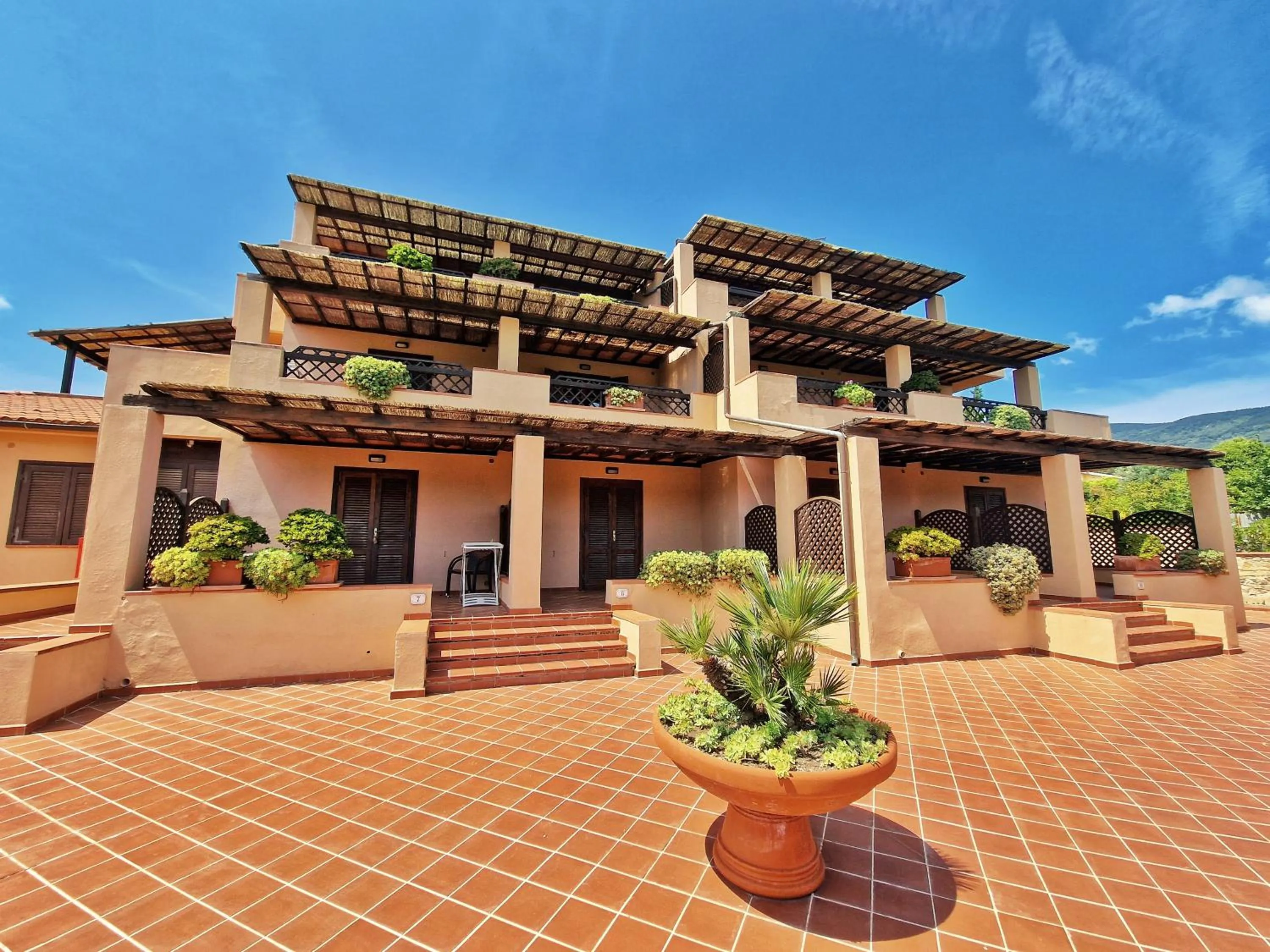 Property building in Al Barcoco